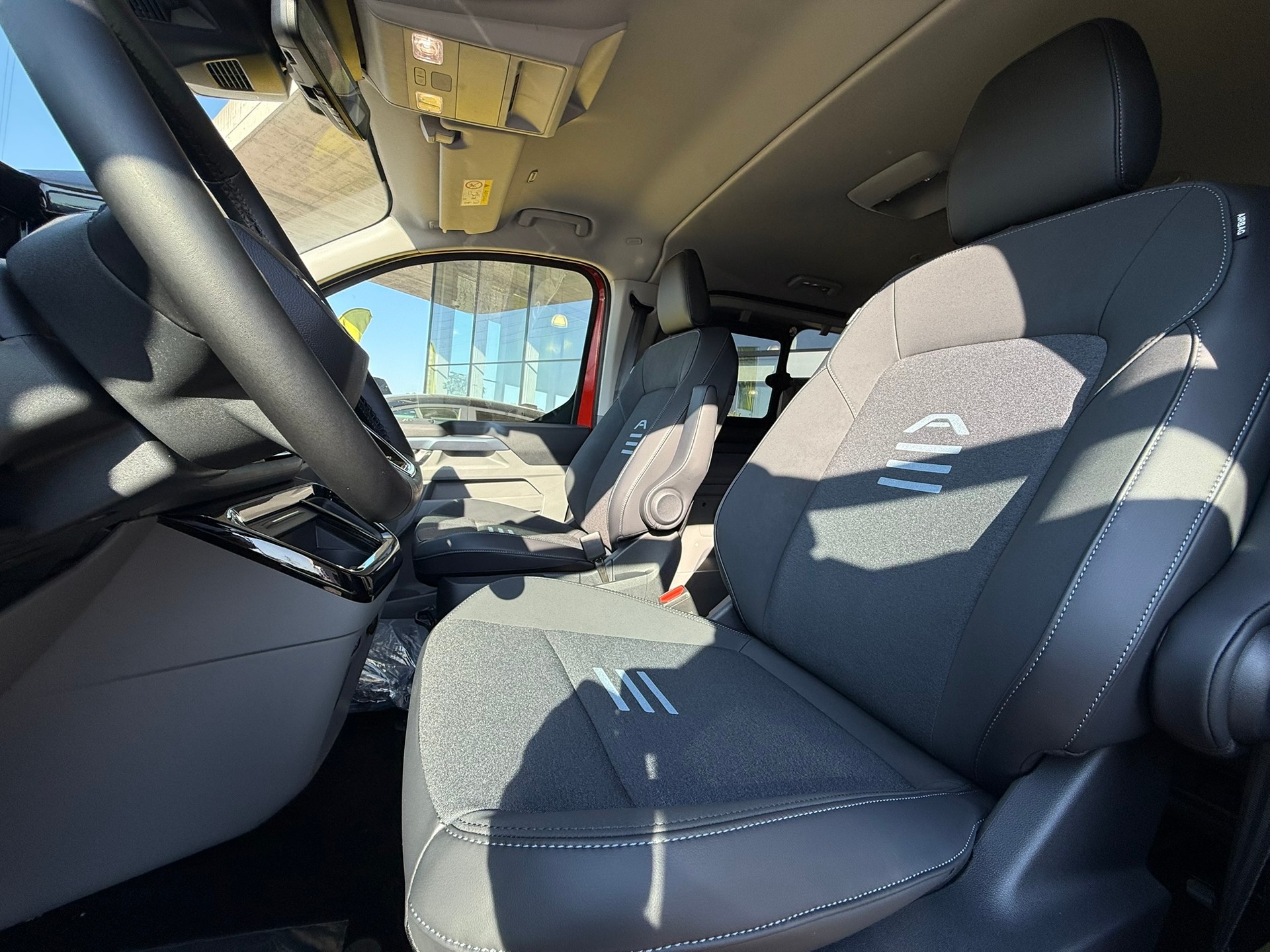 FORD Tourneo Bus 340 L1H1 PHEV Active-image-6