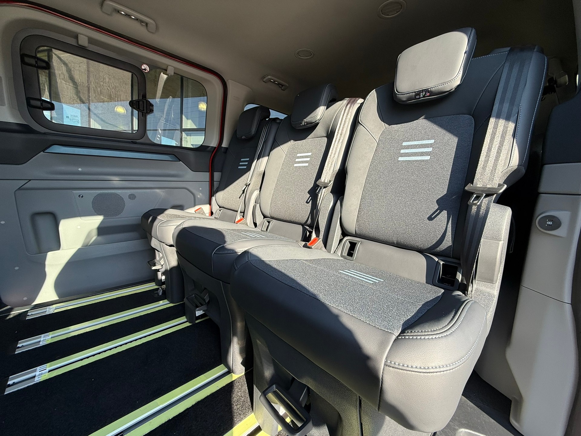 FORD Tourneo Bus 340 L1H1 PHEV Active-image-8
