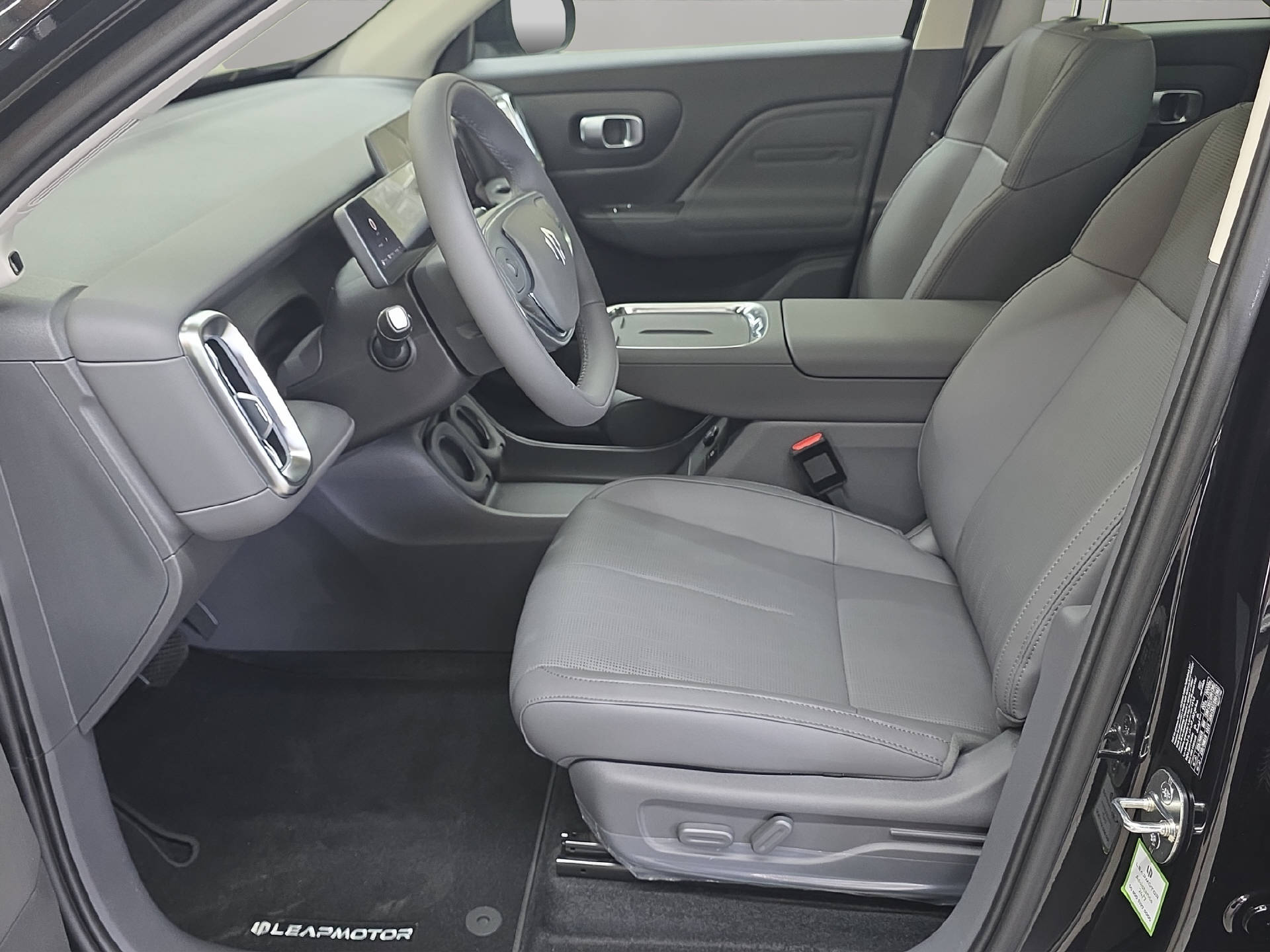 LEAPMOTOR B10 1.5 Hybrid EV-image-5