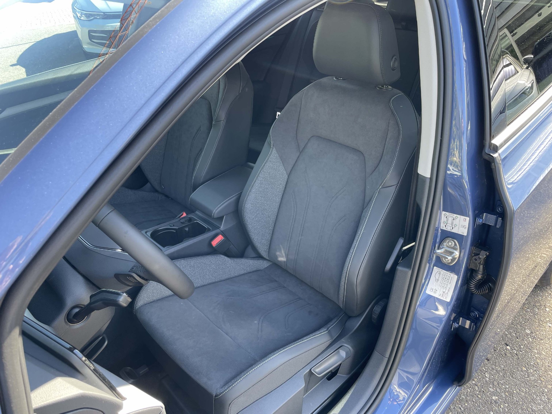 VW Golf VIII 1.5 eTSI UNITED DSG-image-7
