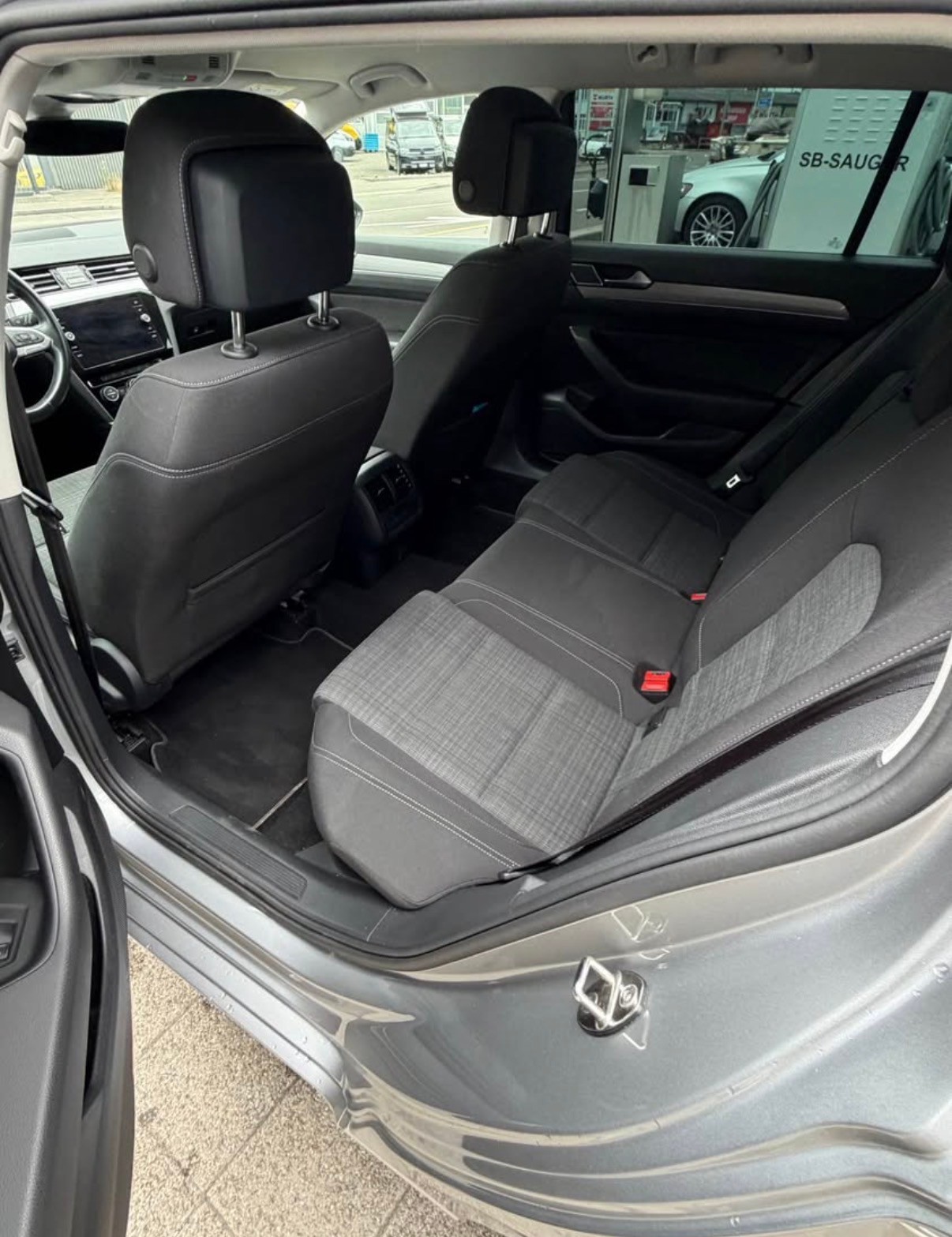 VW 2.0 TDI 150 Elegance DSG-image-4