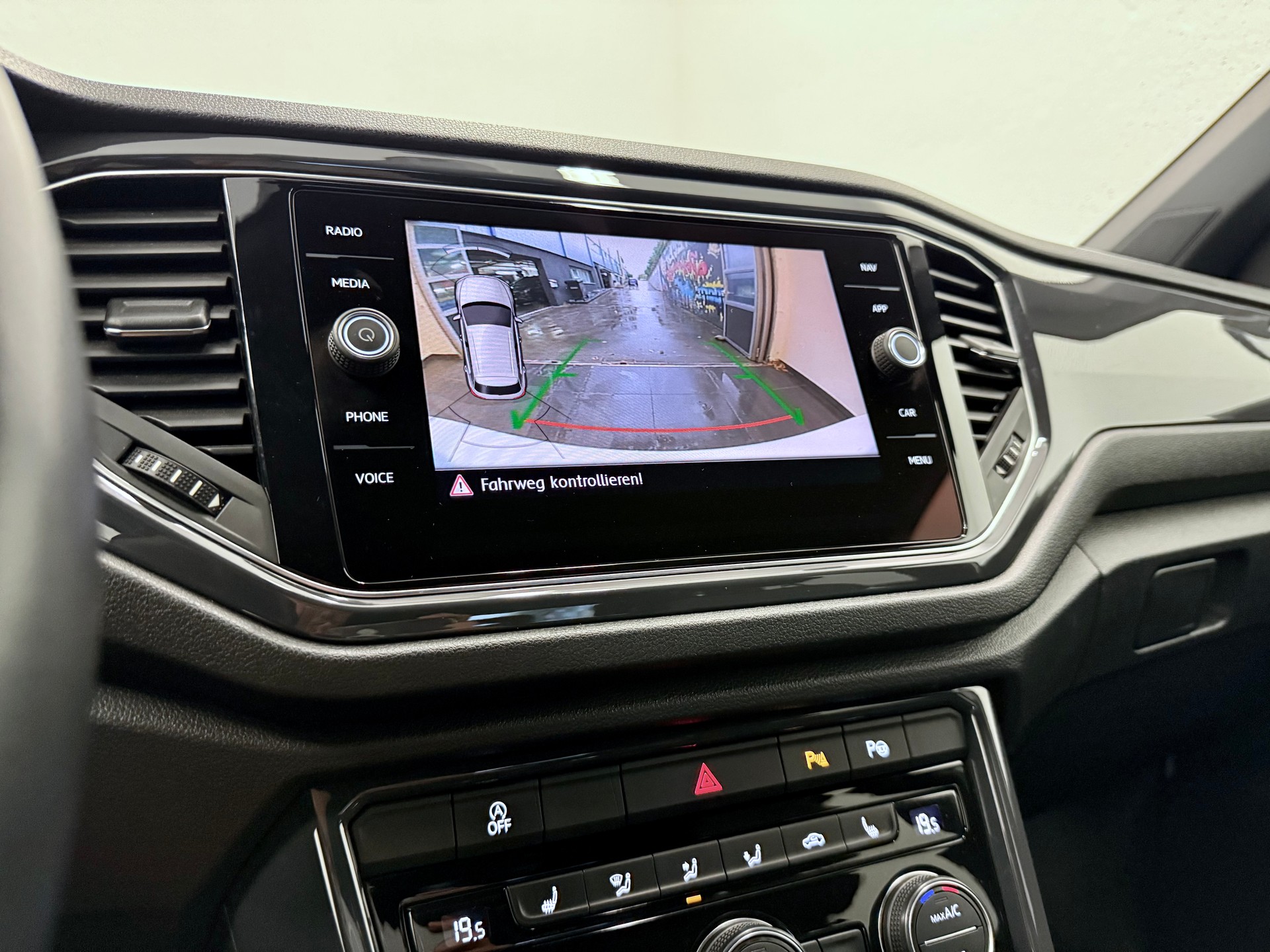 VW T-Roc 2.0 TSI Sport DSG 4Motion-image-25
