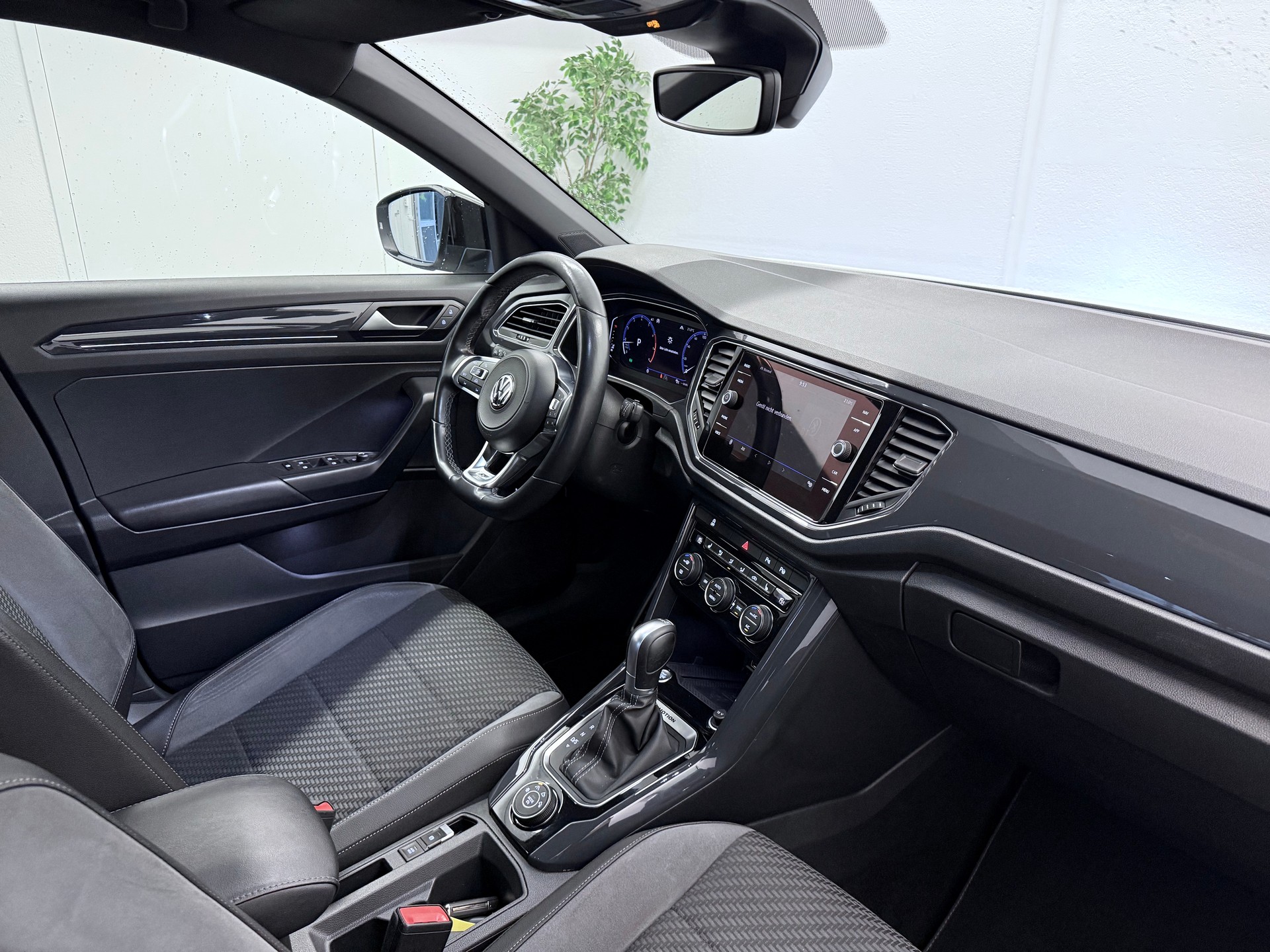 VW T-Roc 2.0 TSI Sport DSG 4Motion-image-18