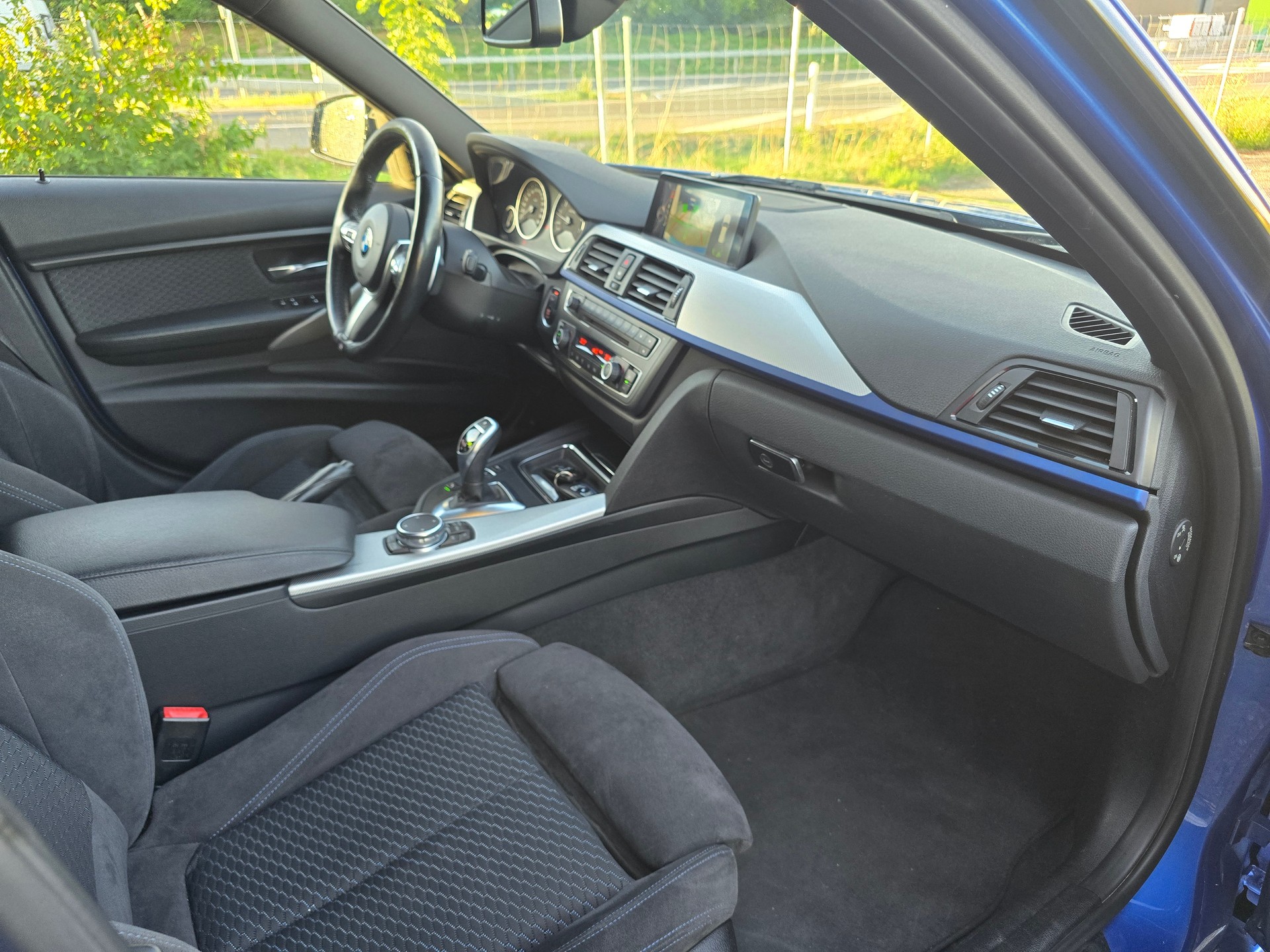 BMW 335i Touring M-PERFORMANCE-image-10