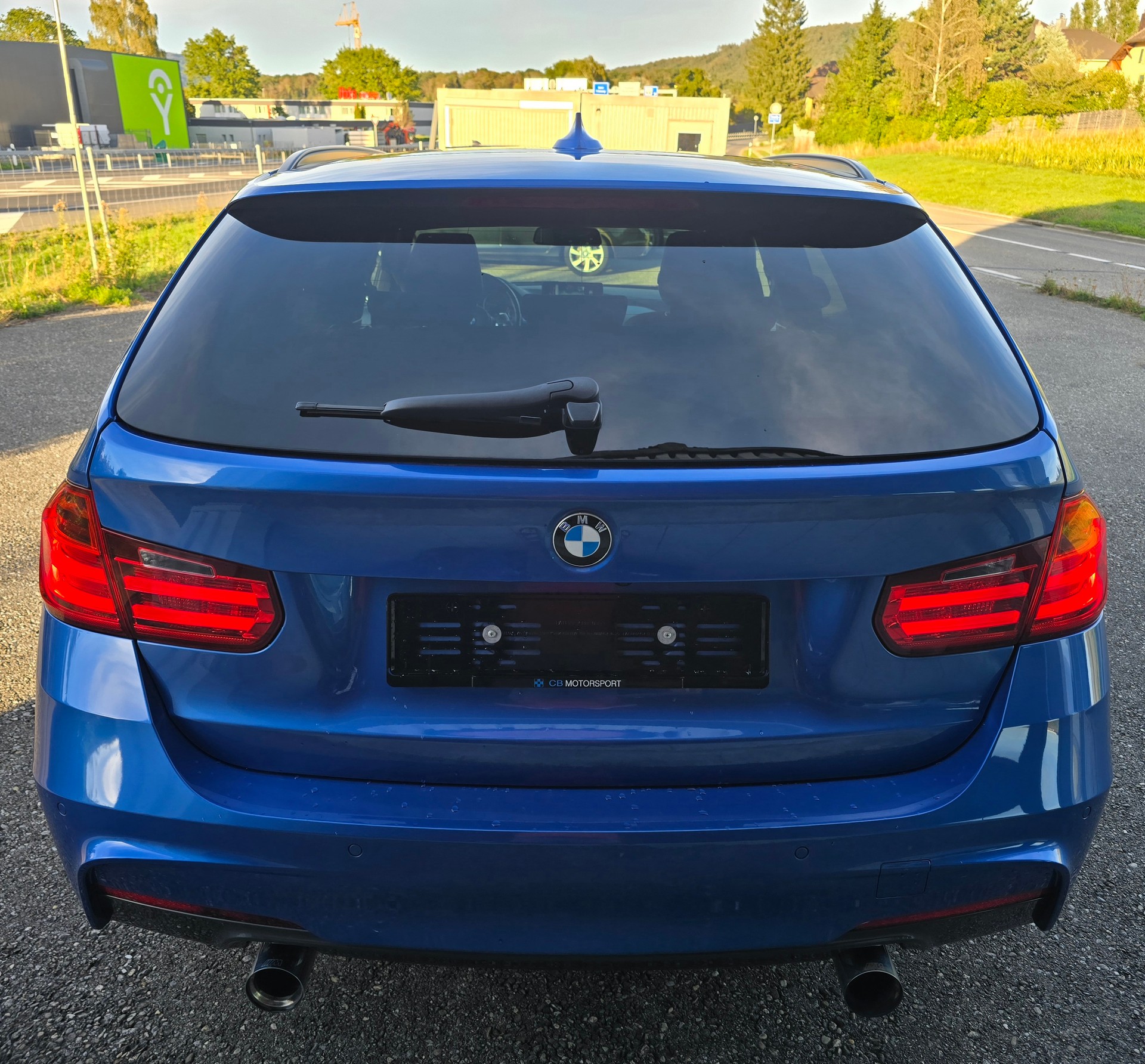 BMW 335i Touring M-PERFORMANCE-image-5