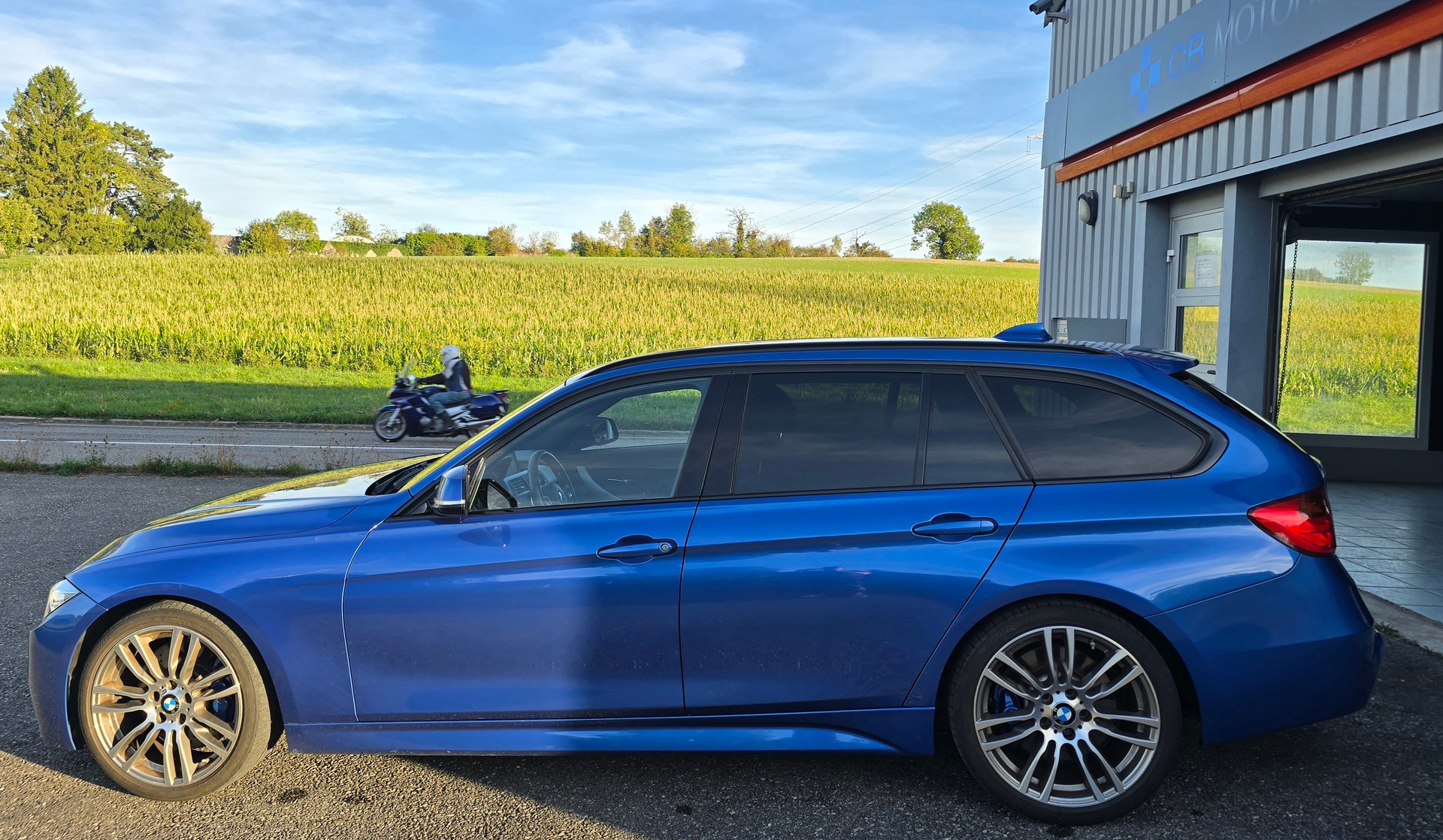 BMW 335i Touring M-PERFORMANCE-image-3