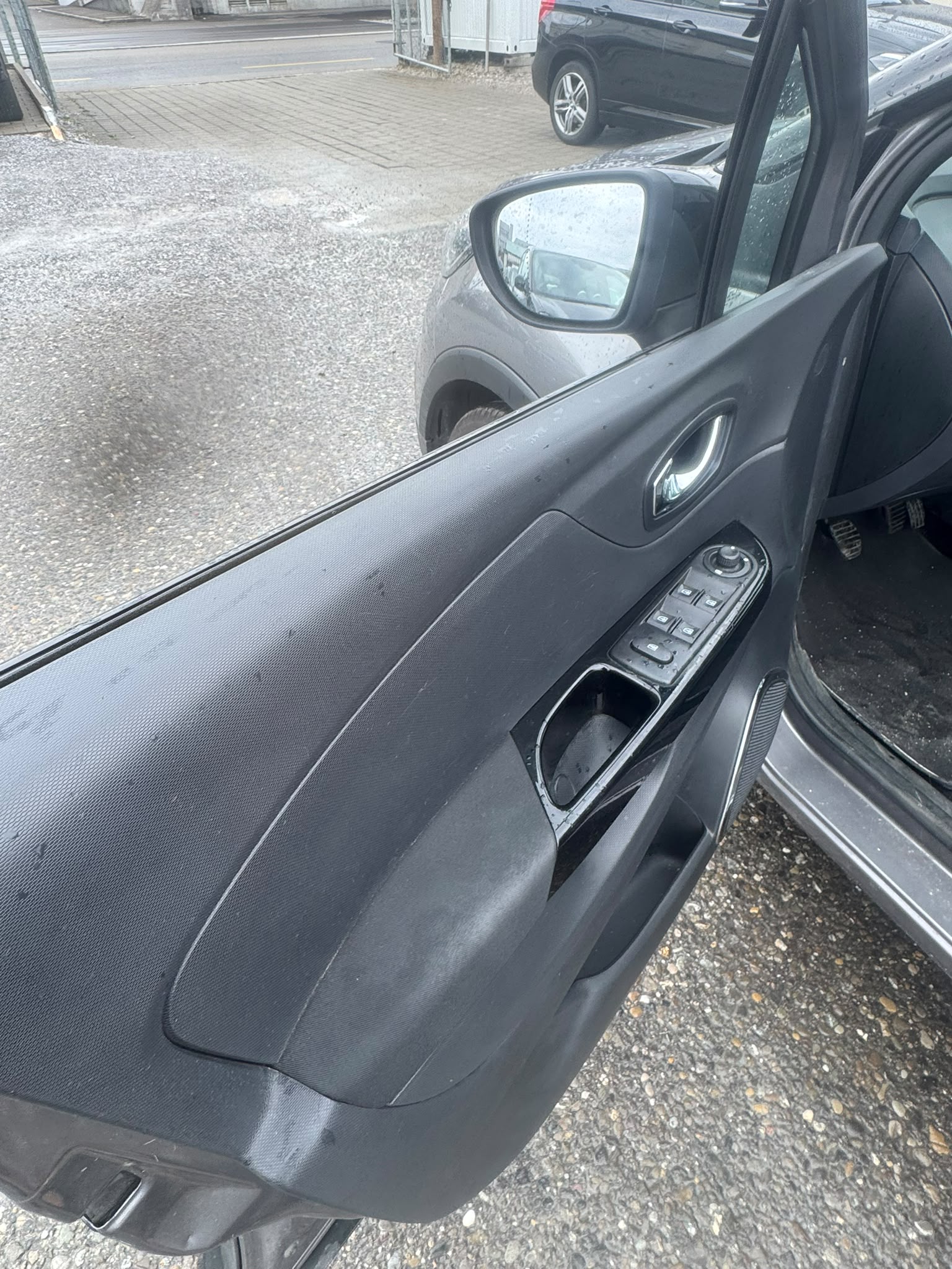 RENAULT Captur 0.9 12V Dynamique (Klimatronik * Sensoren * Radio USB * Navigation * BO5)-image-14