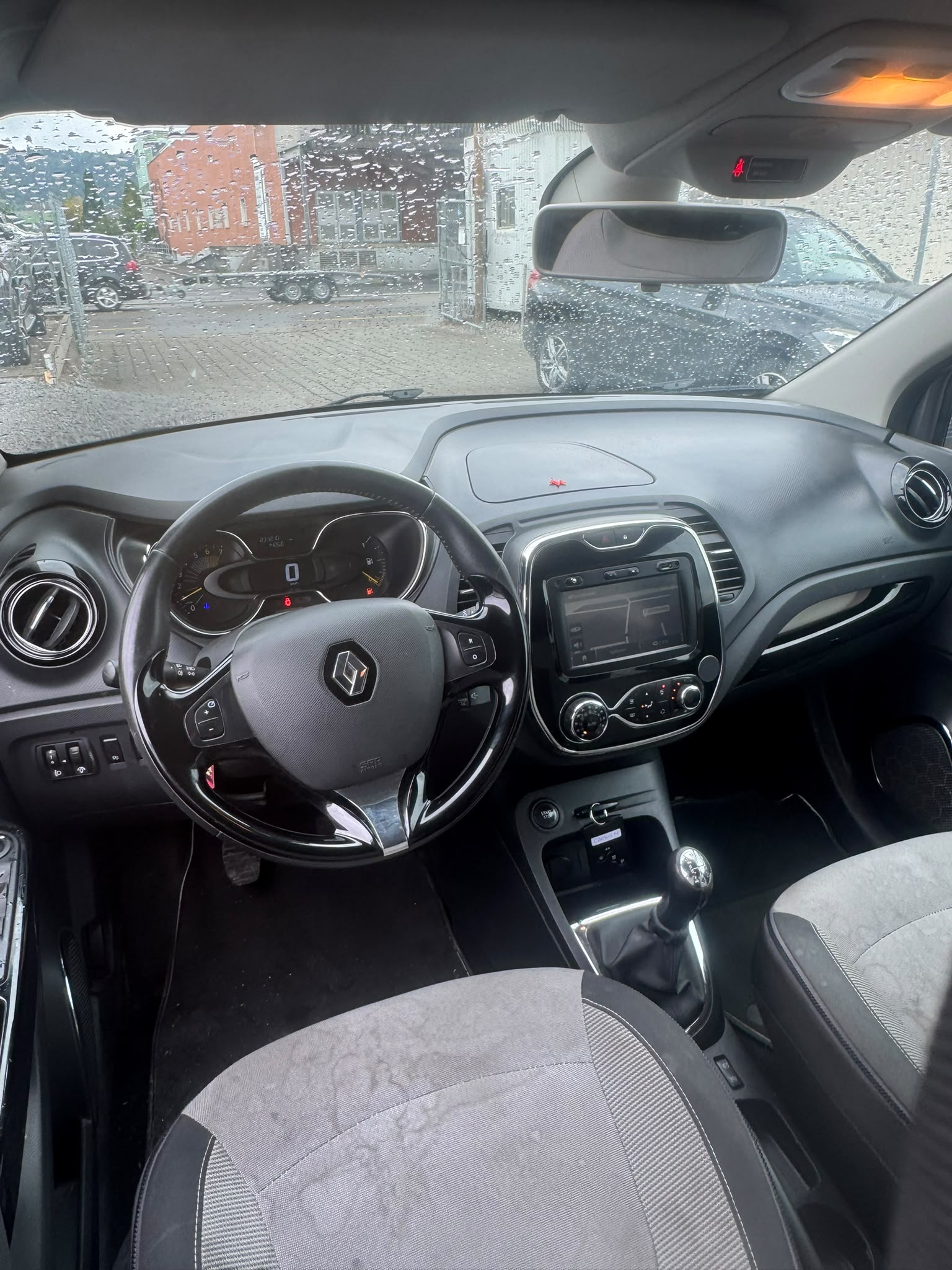 RENAULT Captur 0.9 12V Dynamique (Klimatronik * Sensoren * Radio USB * Navigation * BO5)-image-10