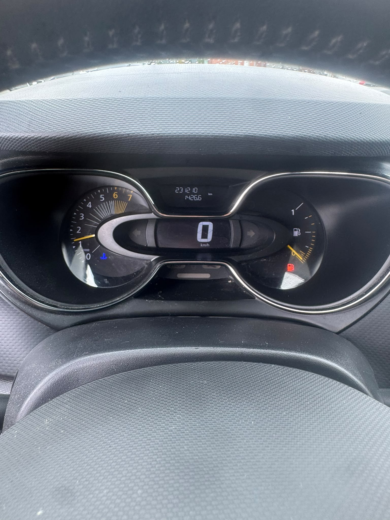 RENAULT Captur 0.9 12V Dynamique (Klimatronik * Sensoren * Radio USB * Navigation * BO5)-image-7