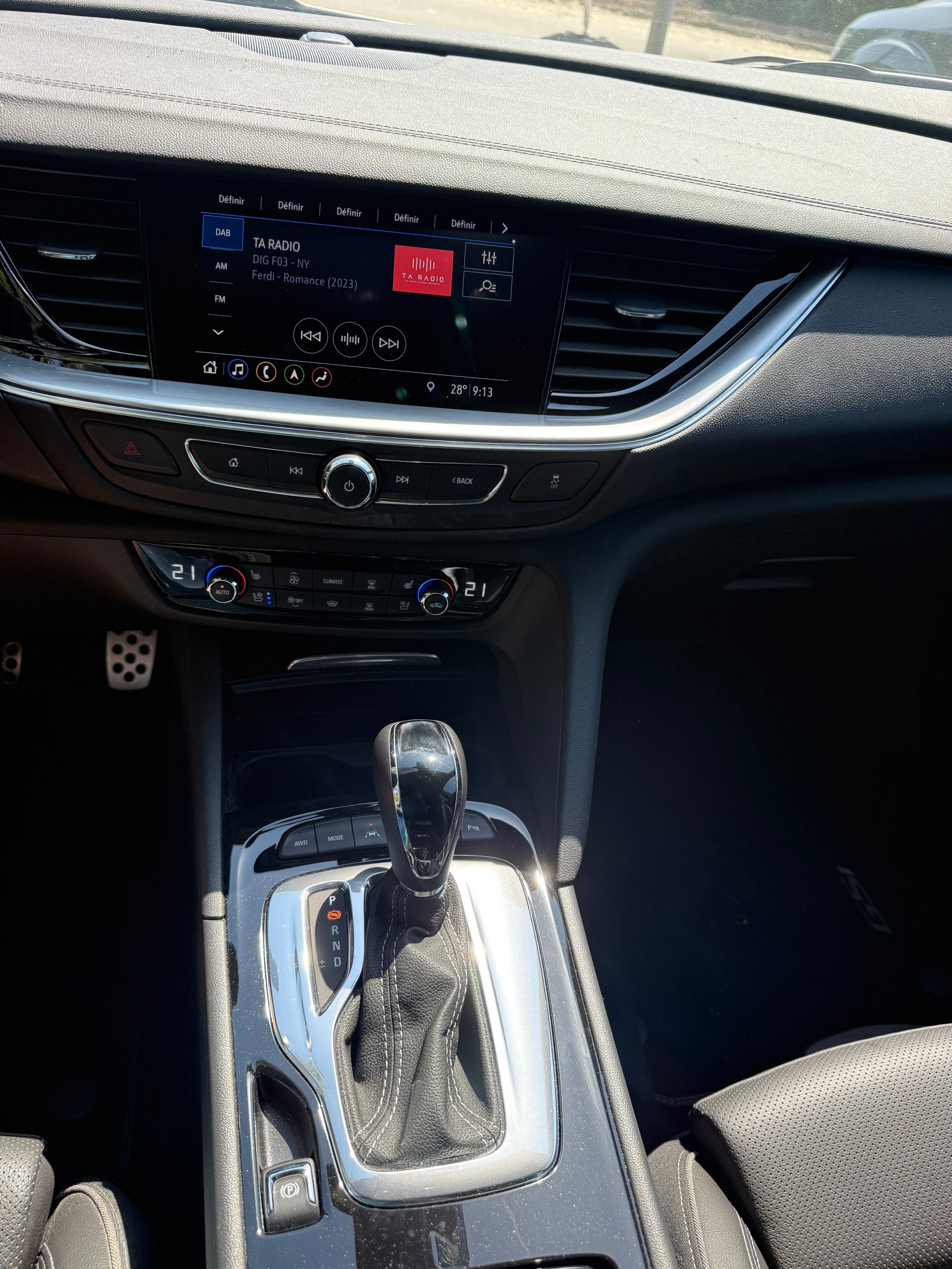 OPEL Insignia 2.0 T GSi 4WD Automatic-image-13