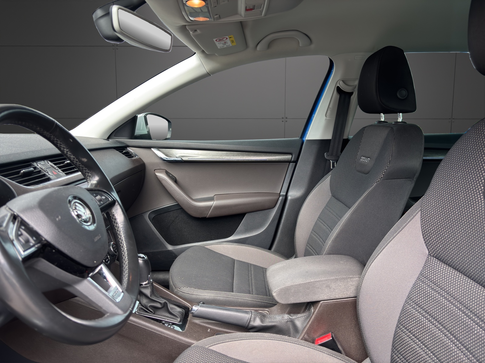 SKODA Octavia Combi 2.0 TDI Scout 4x4 DSG-image-2