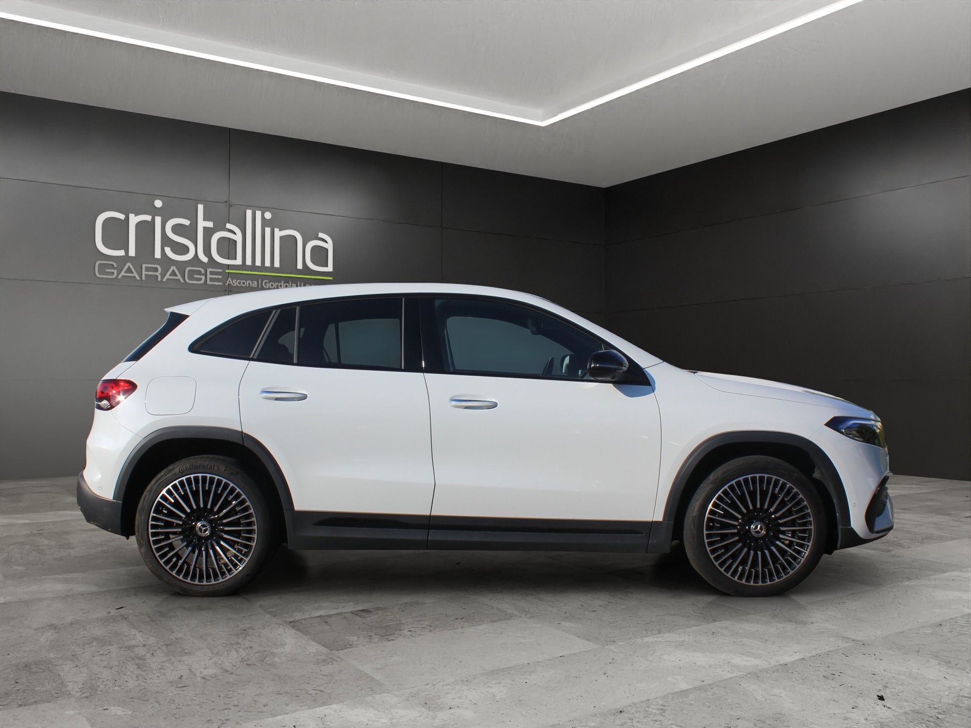 MERCEDES-BENZ EQA 300 Swiss Star AMG Line 4matic-image-4