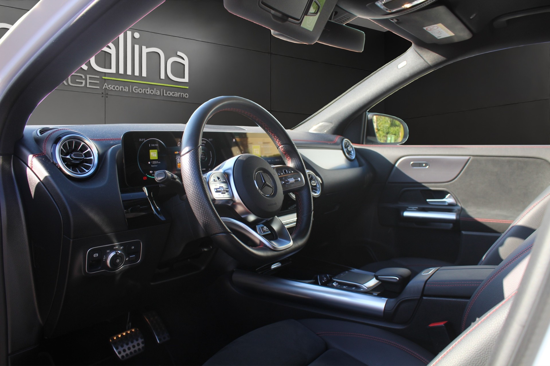 MERCEDES-BENZ EQA 300 Swiss Star AMG Line 4matic-image-7