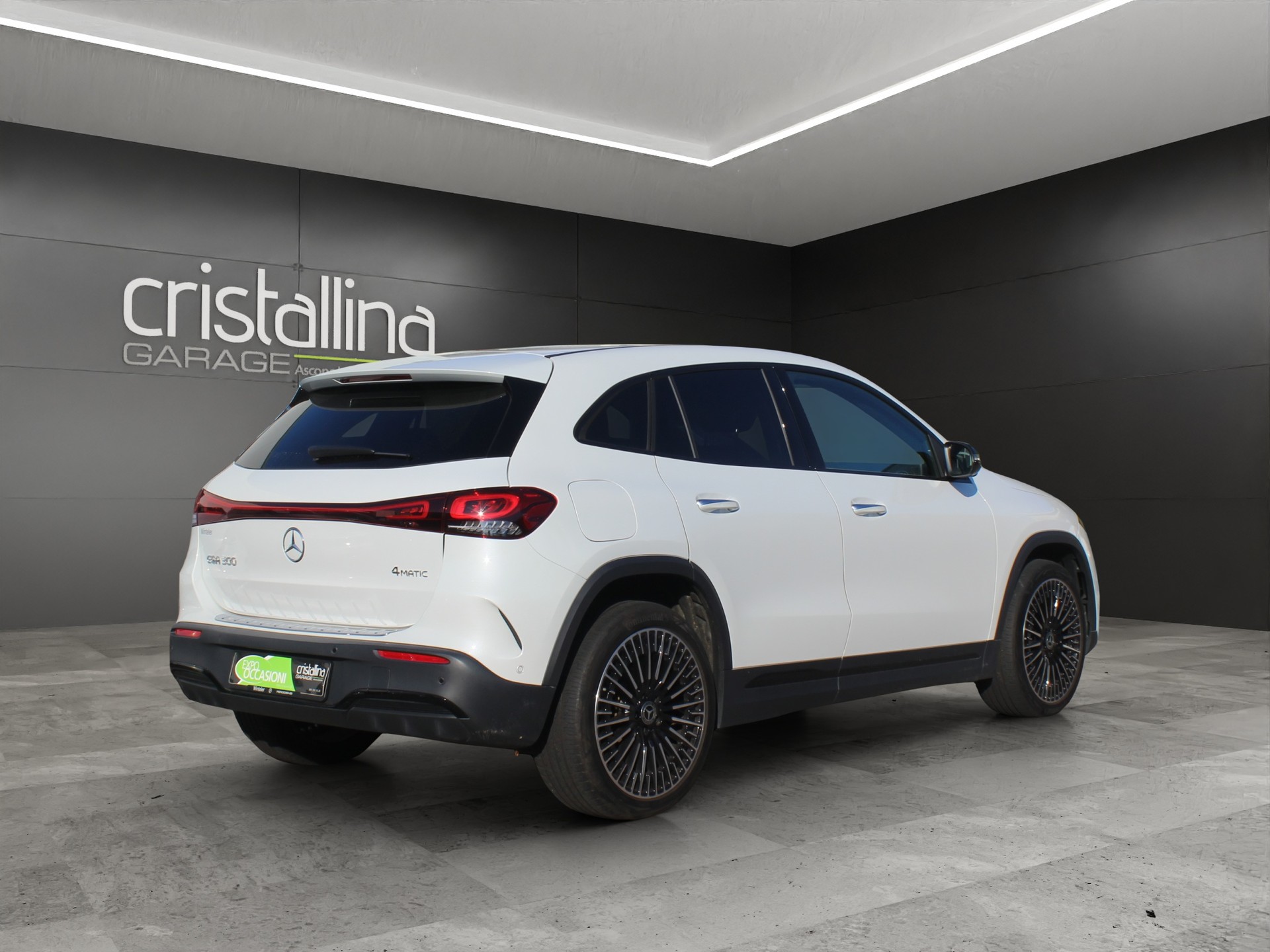 MERCEDES-BENZ EQA 300 Swiss Star AMG Line 4matic-showroom-element-3