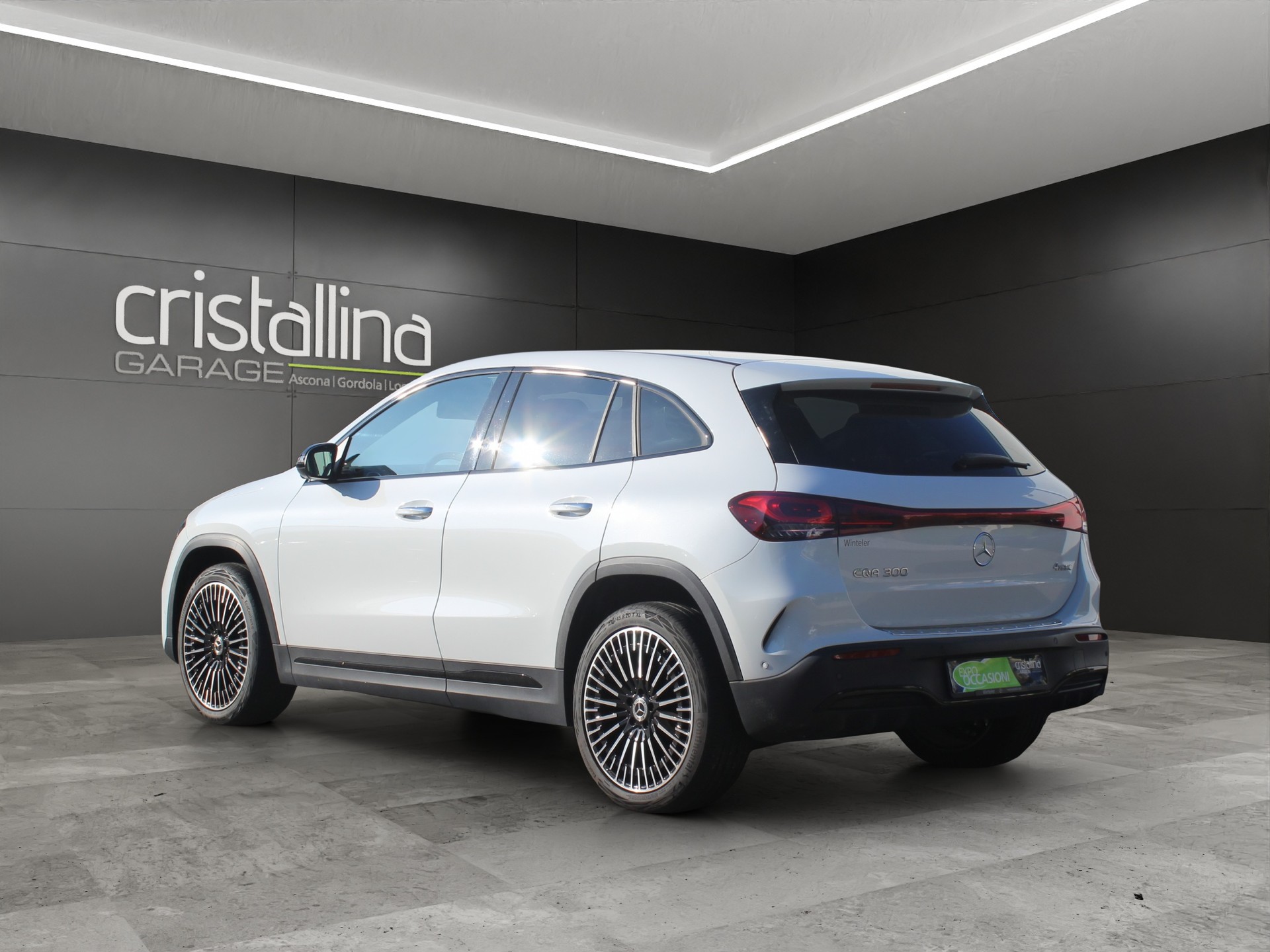 MERCEDES-BENZ EQA 300 Swiss Star AMG Line 4matic-showroom-element-2