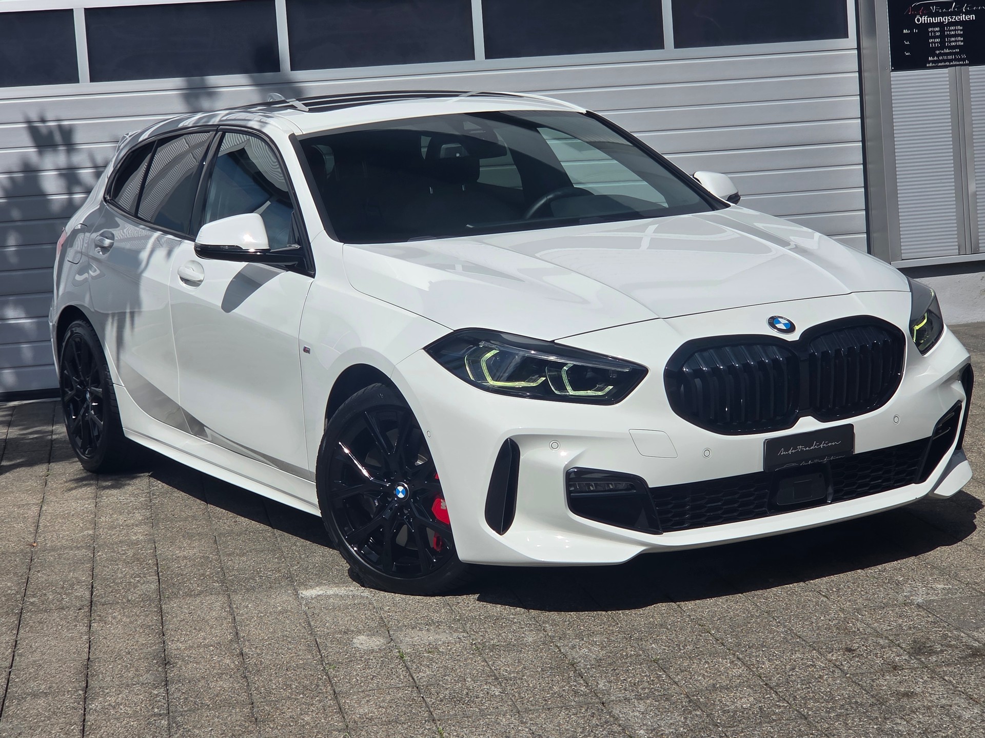 BMW 118d Steptronic M Sport / VOLLAUSSTATTUNG -PANORMA -KOMFORT PAKET -ASSISTENZ PAKET -ADAPTIVE LED -M SPORTBREMSEN-showroom-element-1