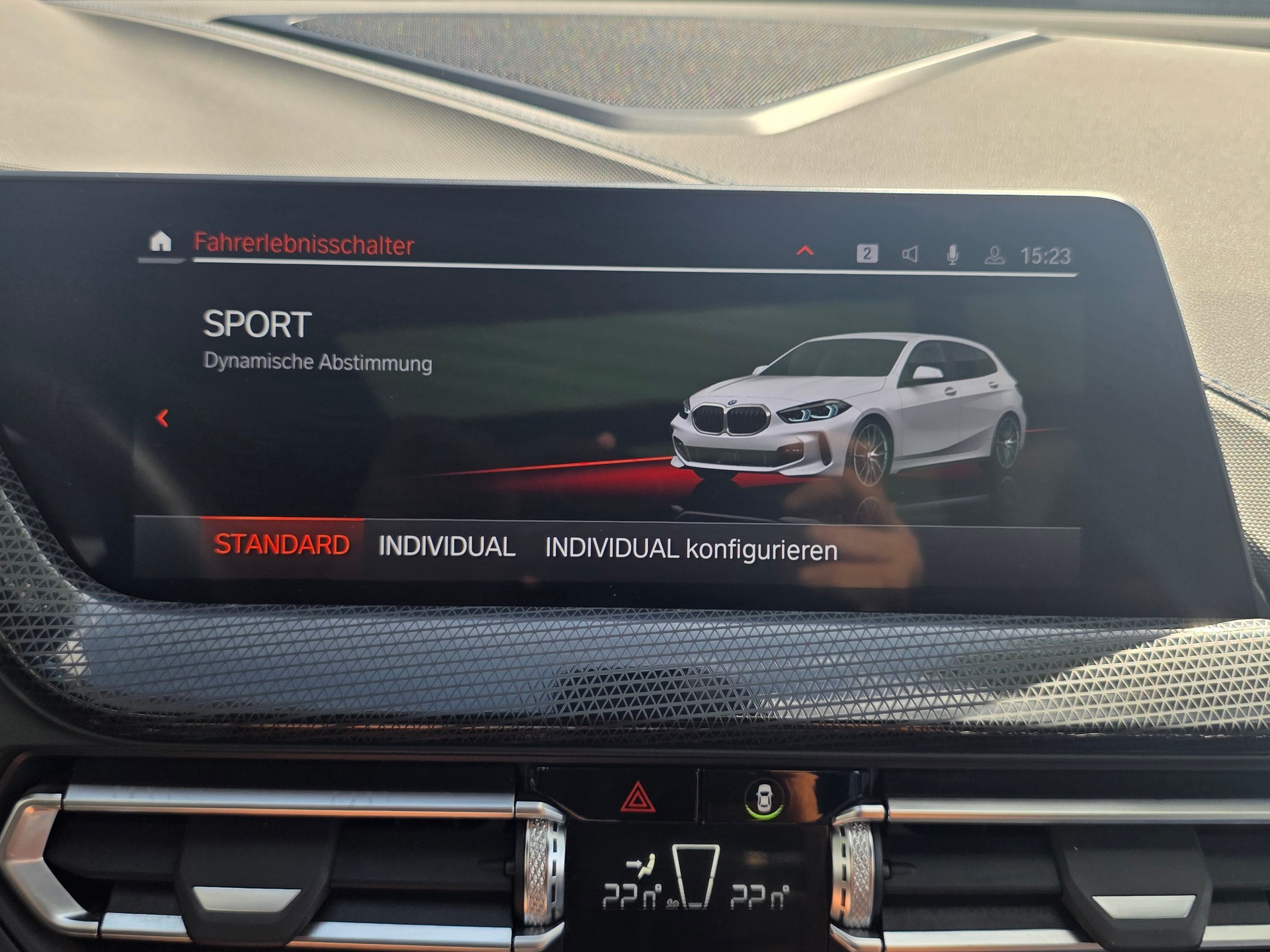 BMW 118d Steptronic M Sport / VOLLAUSSTATTUNG -PANORMA -KOMFORT PAKET -ASSISTENZ PAKET -ADAPTIVE LED -M SPORTBREMSEN-image-12