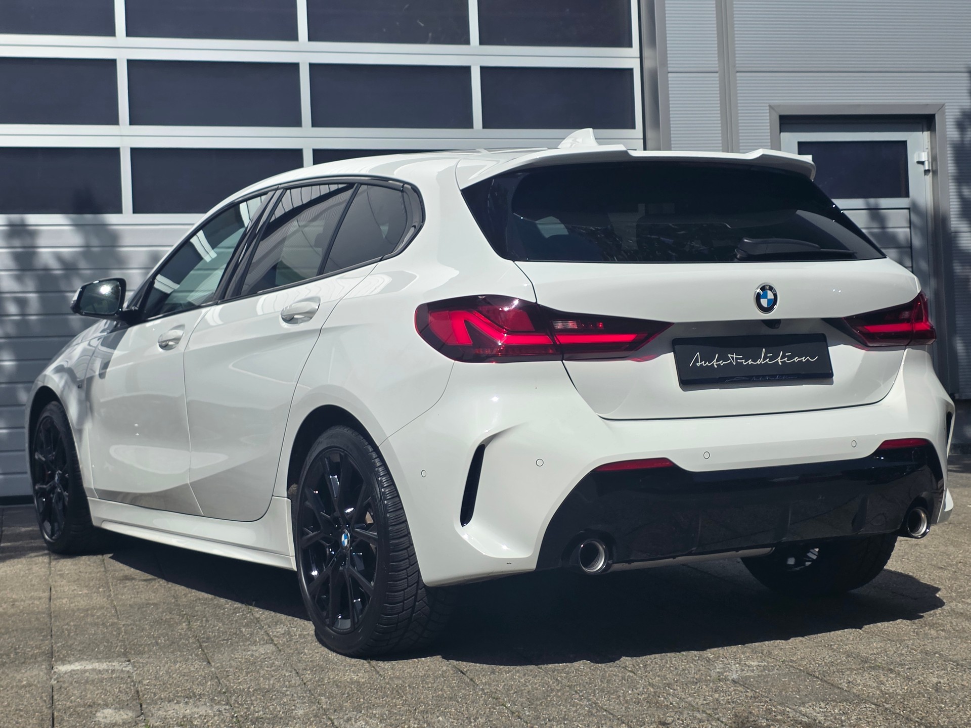 BMW 118d Steptronic M Sport / VOLLAUSSTATTUNG -PANORMA -KOMFORT PAKET -ASSISTENZ PAKET -ADAPTIVE LED -M SPORTBREMSEN-showroom-element-3