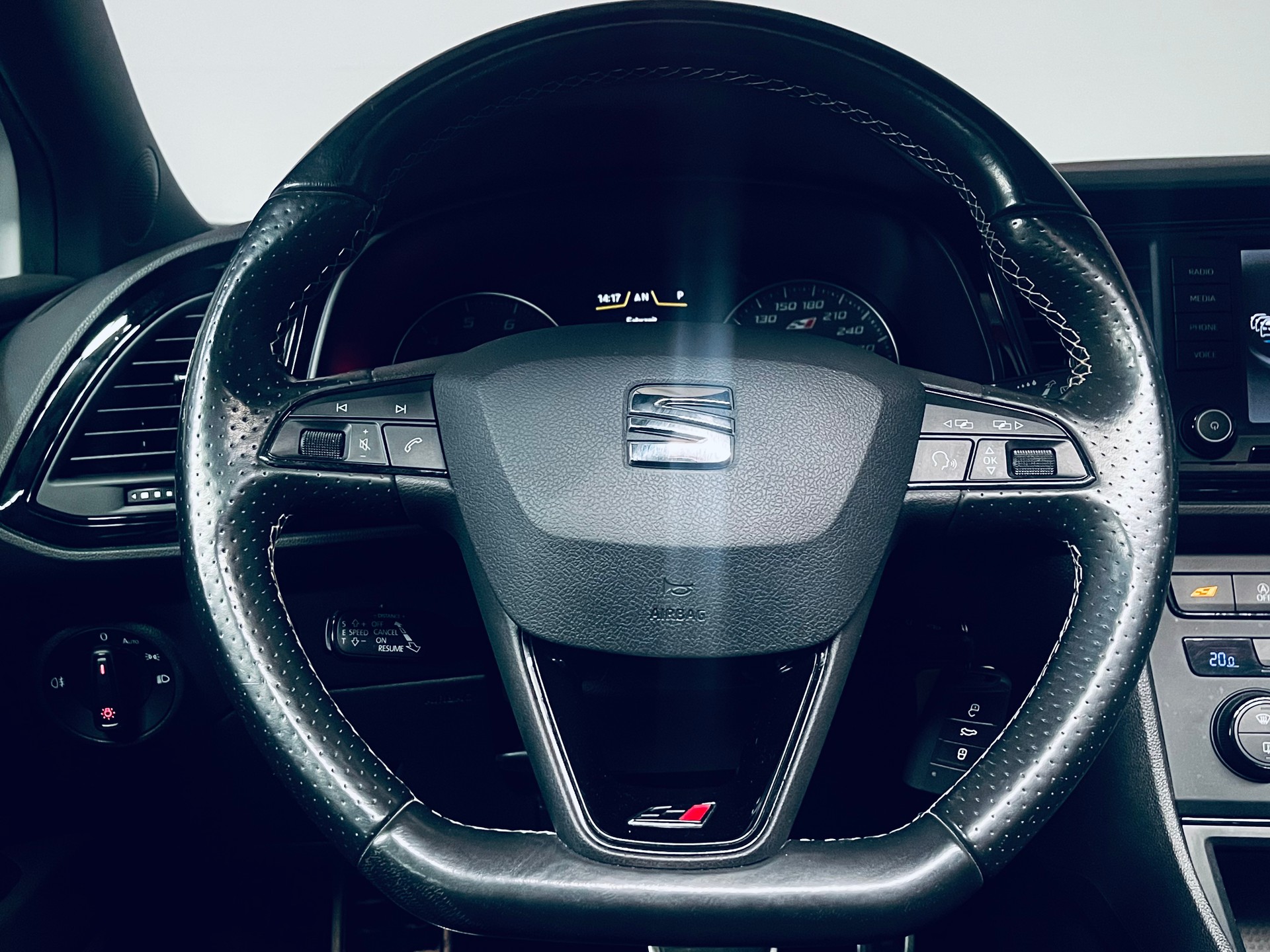 SEAT Leon ST 2.0 TSI Cupra 280 DSG-image-16