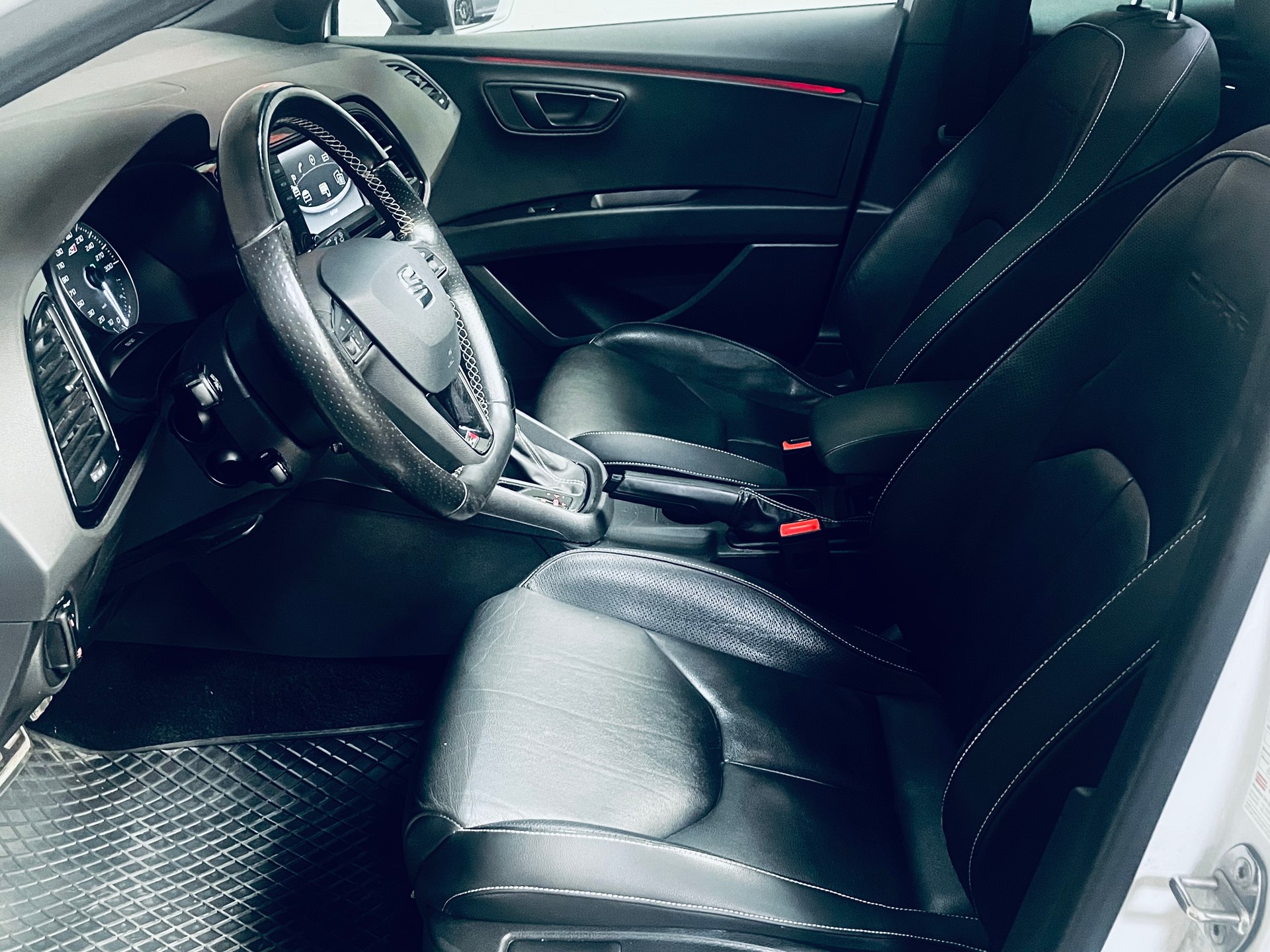 SEAT Leon ST 2.0 TSI Cupra 280 DSG-image-10