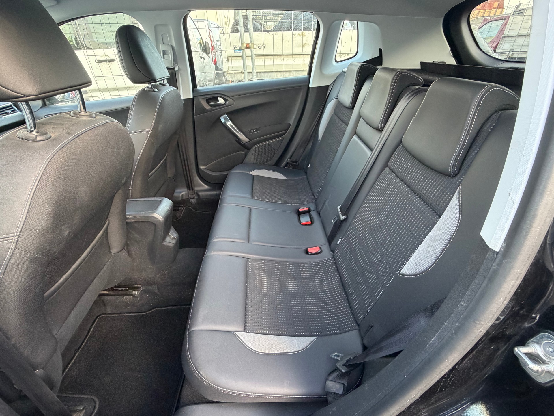 PEUGEOT 2008 1.2 PureTech Active EAT6-image-7