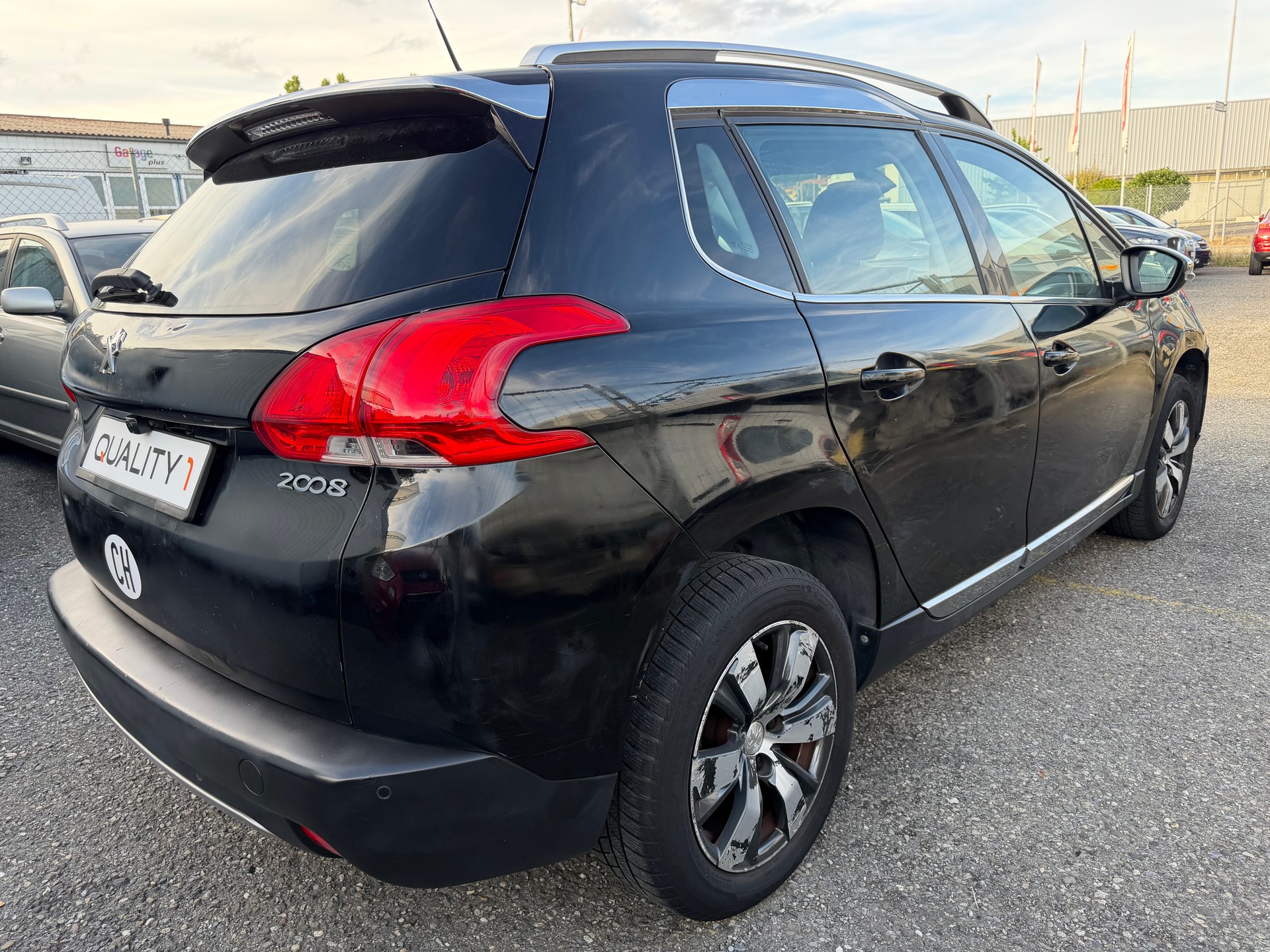 PEUGEOT 2008 1.2 PureTech Active EAT6-image-3