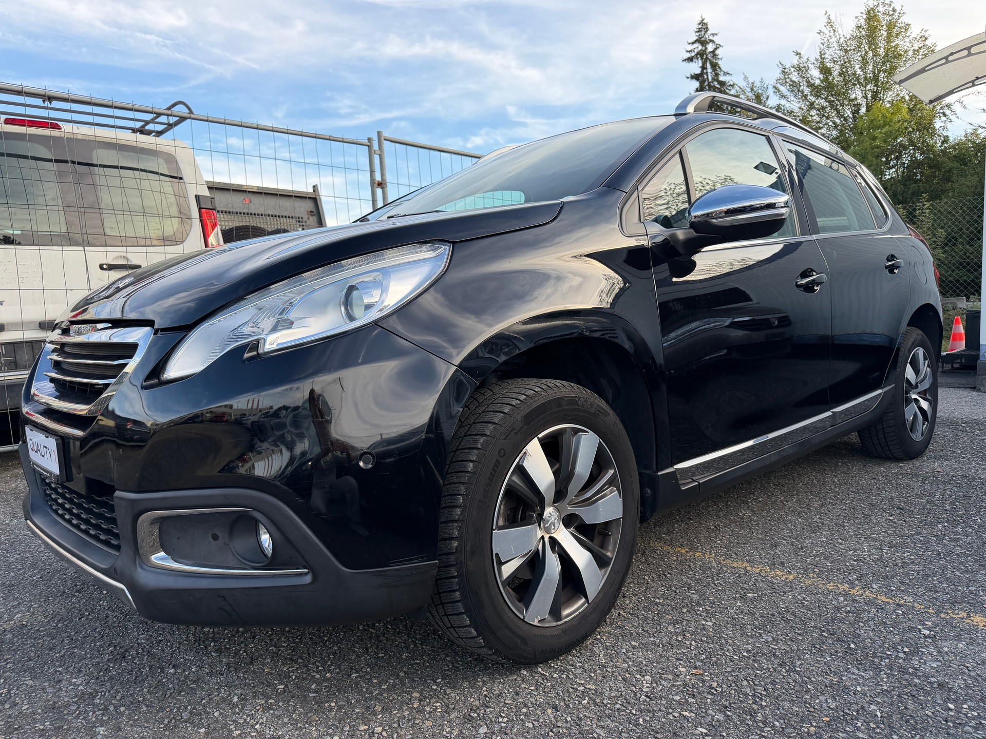 PEUGEOT 2008 1.2 PureTech Active EAT6-image-1