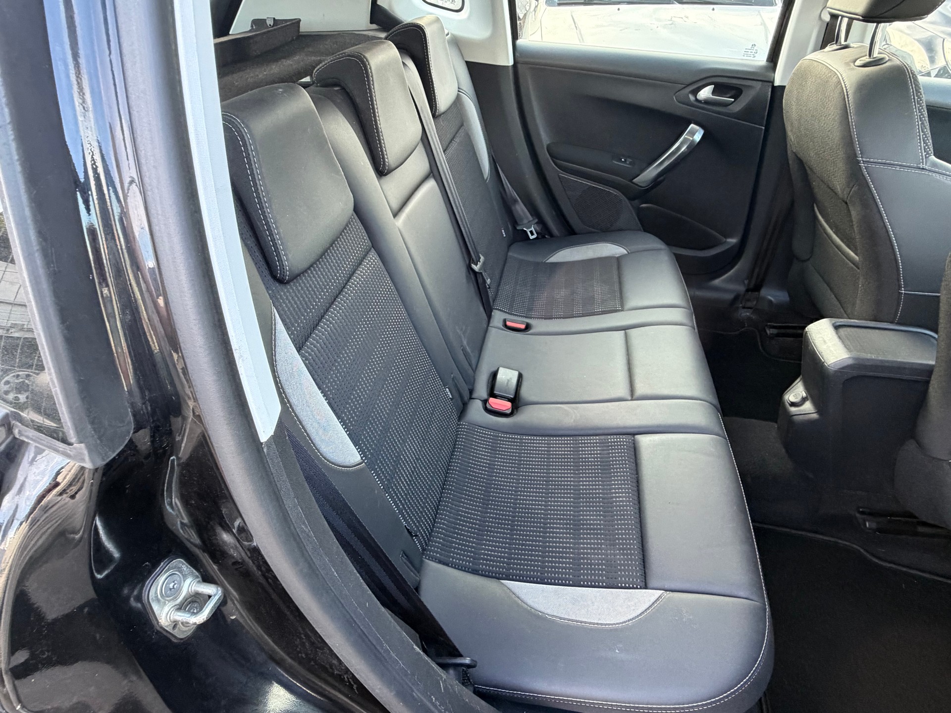 PEUGEOT 2008 1.2 PureTech Active EAT6-image-8