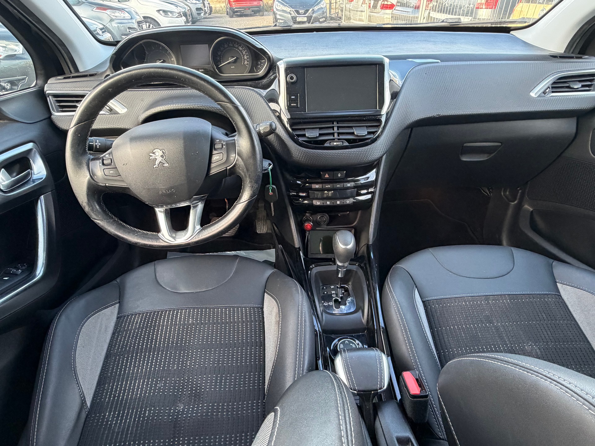 PEUGEOT 2008 1.2 PureTech Active EAT6-image-4