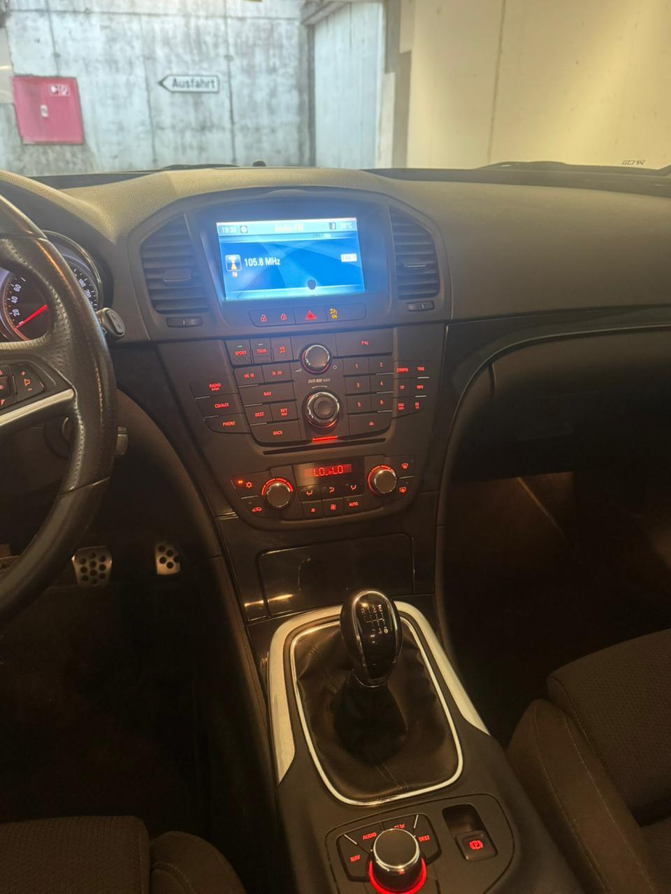 OPEL Insignia Sports Tourer 2.0 Turbo Sport 4WD-image-11