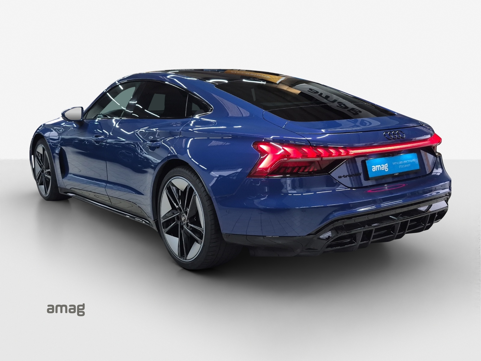 AUDI e-tron GT quattro-showroom-element-2