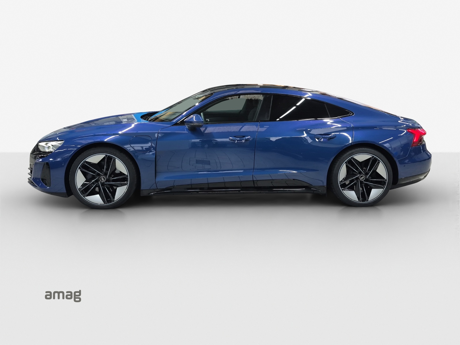 AUDI e-tron GT quattro-showroom-element-1