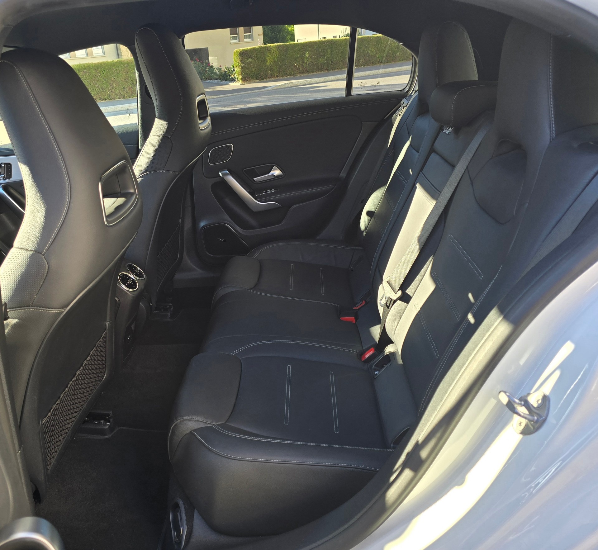 MERCEDES-BENZ A 45 S AMG 4Matic+ Speedshift-image-13