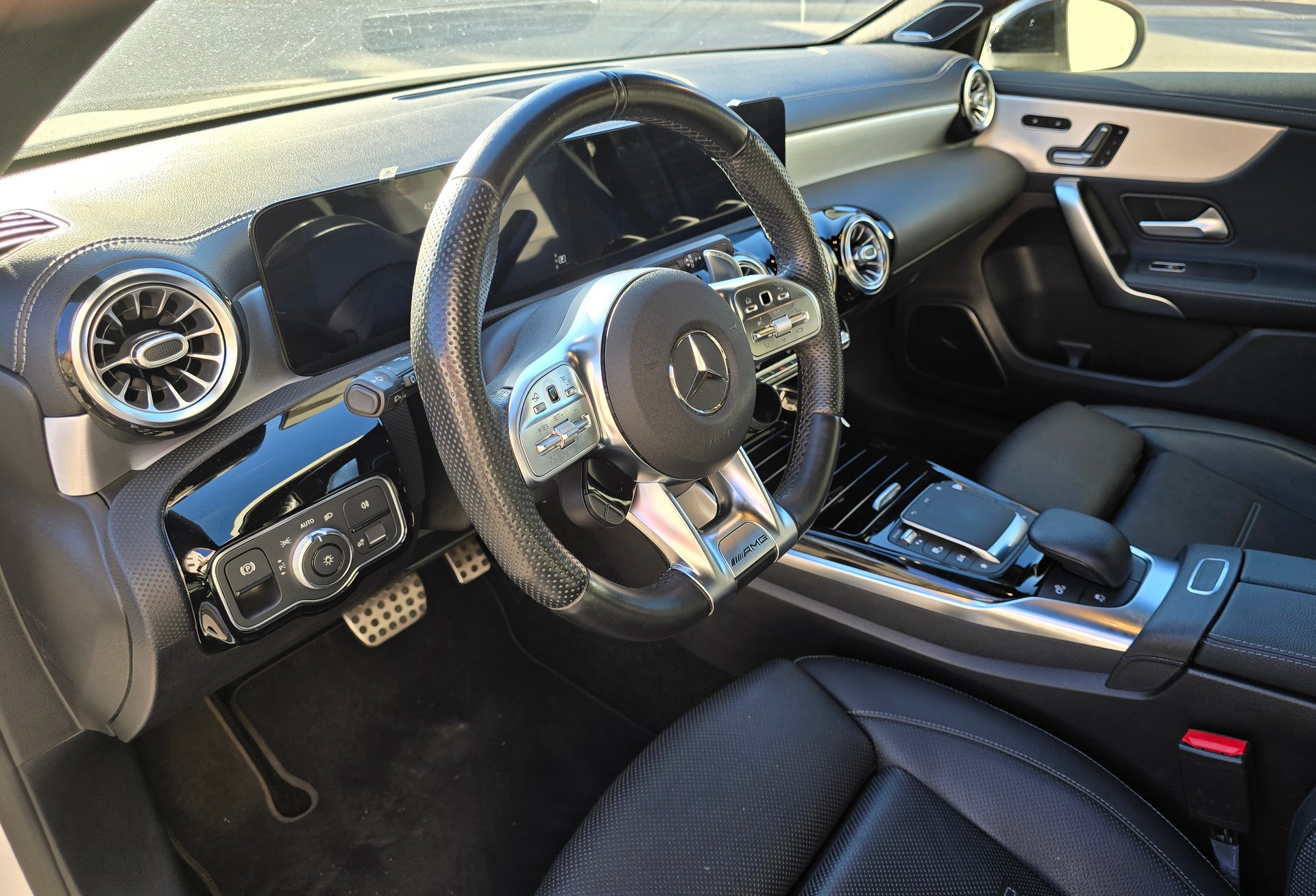 MERCEDES-BENZ A 45 S AMG 4Matic+ Speedshift-image-12