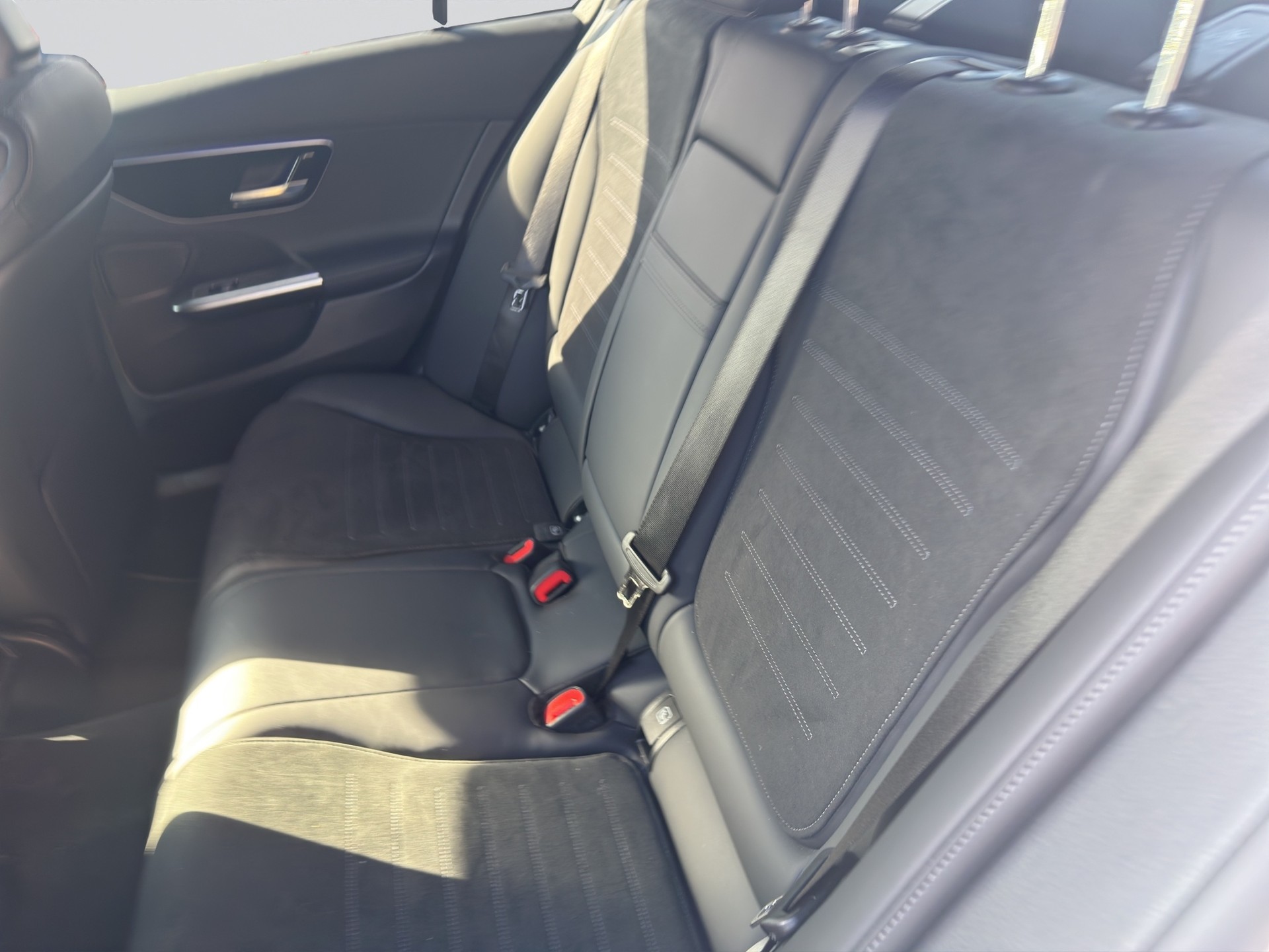 MERCEDES-BENZ C 300 d AMG Line Night-image-7