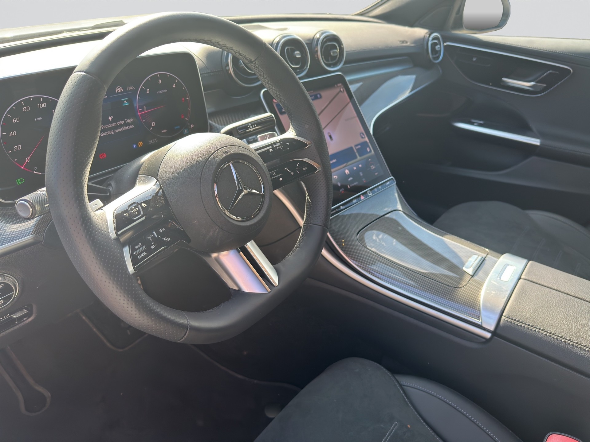 MERCEDES-BENZ C 300 d AMG Line Night-image-6