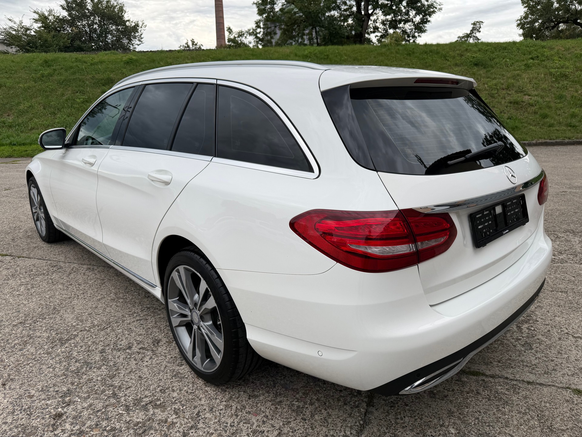 MERCEDES-BENZ C 220 d Swiss Star Avantgarde 4Matic 9G-Tronic-image-2