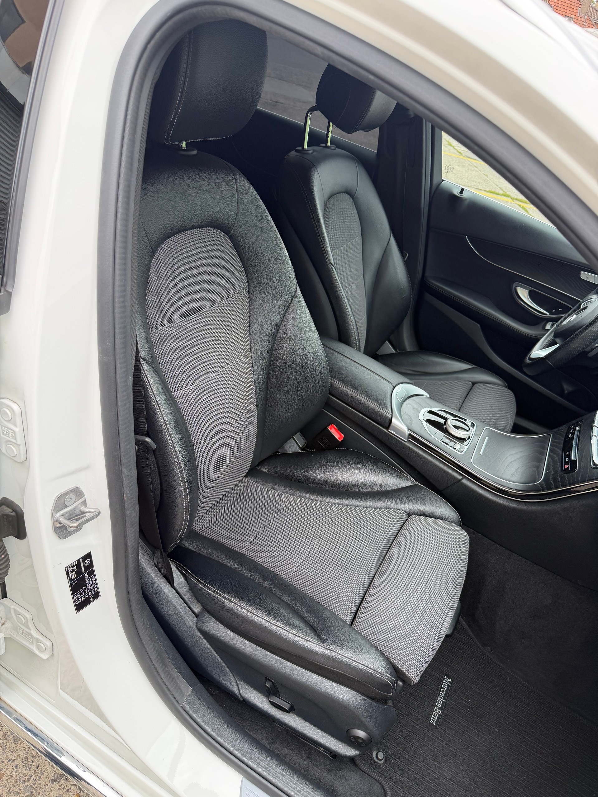 MERCEDES-BENZ C 220 d Swiss Star Avantgarde 4Matic 9G-Tronic-image-16