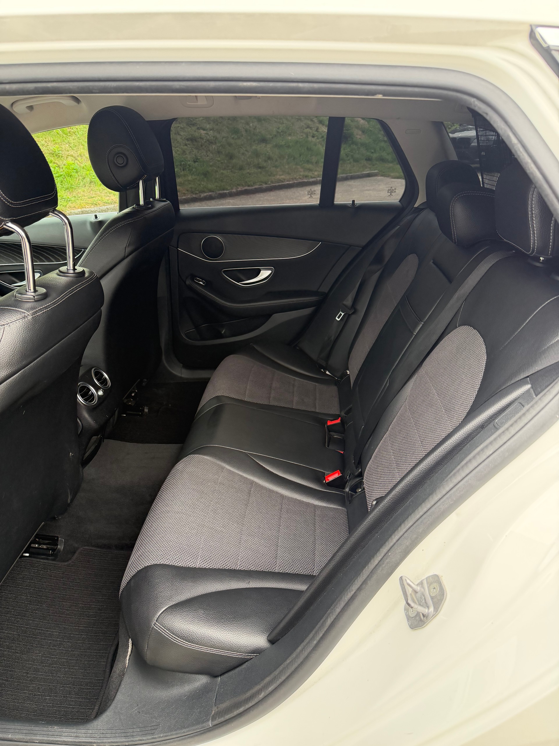 MERCEDES-BENZ C 220 d Swiss Star Avantgarde 4Matic 9G-Tronic-image-13