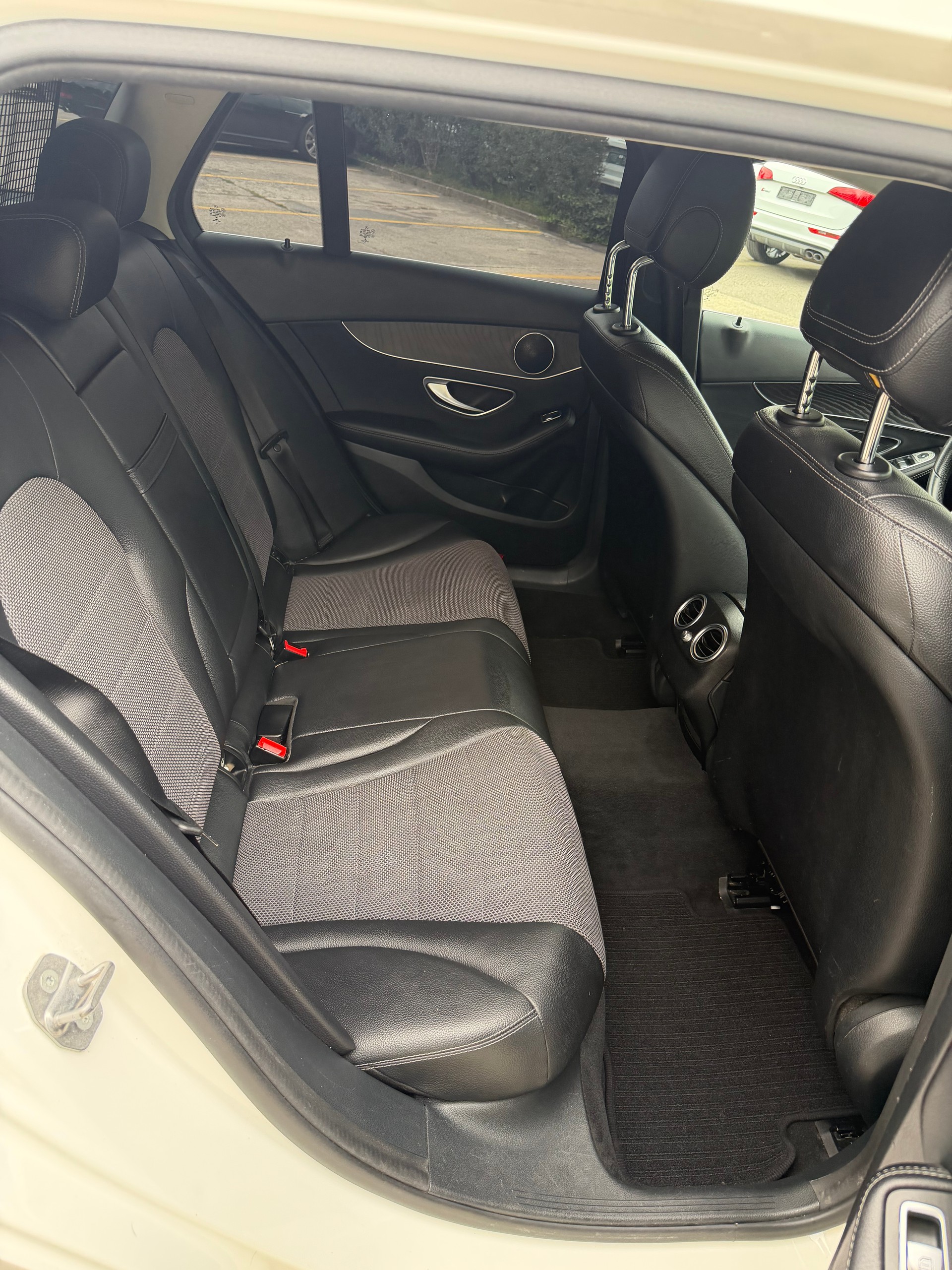 MERCEDES-BENZ C 220 d Swiss Star Avantgarde 4Matic 9G-Tronic-image-14
