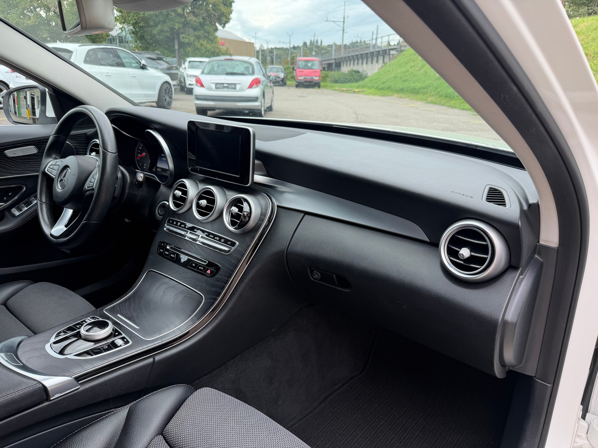 MERCEDES-BENZ C 220 d Swiss Star Avantgarde 4Matic 9G-Tronic-image-17