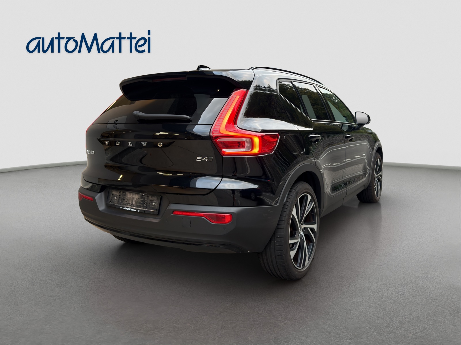 VOLVO XC40 B4 Benzin Mild Hybrid AWD R-Design Geartronic-image-4