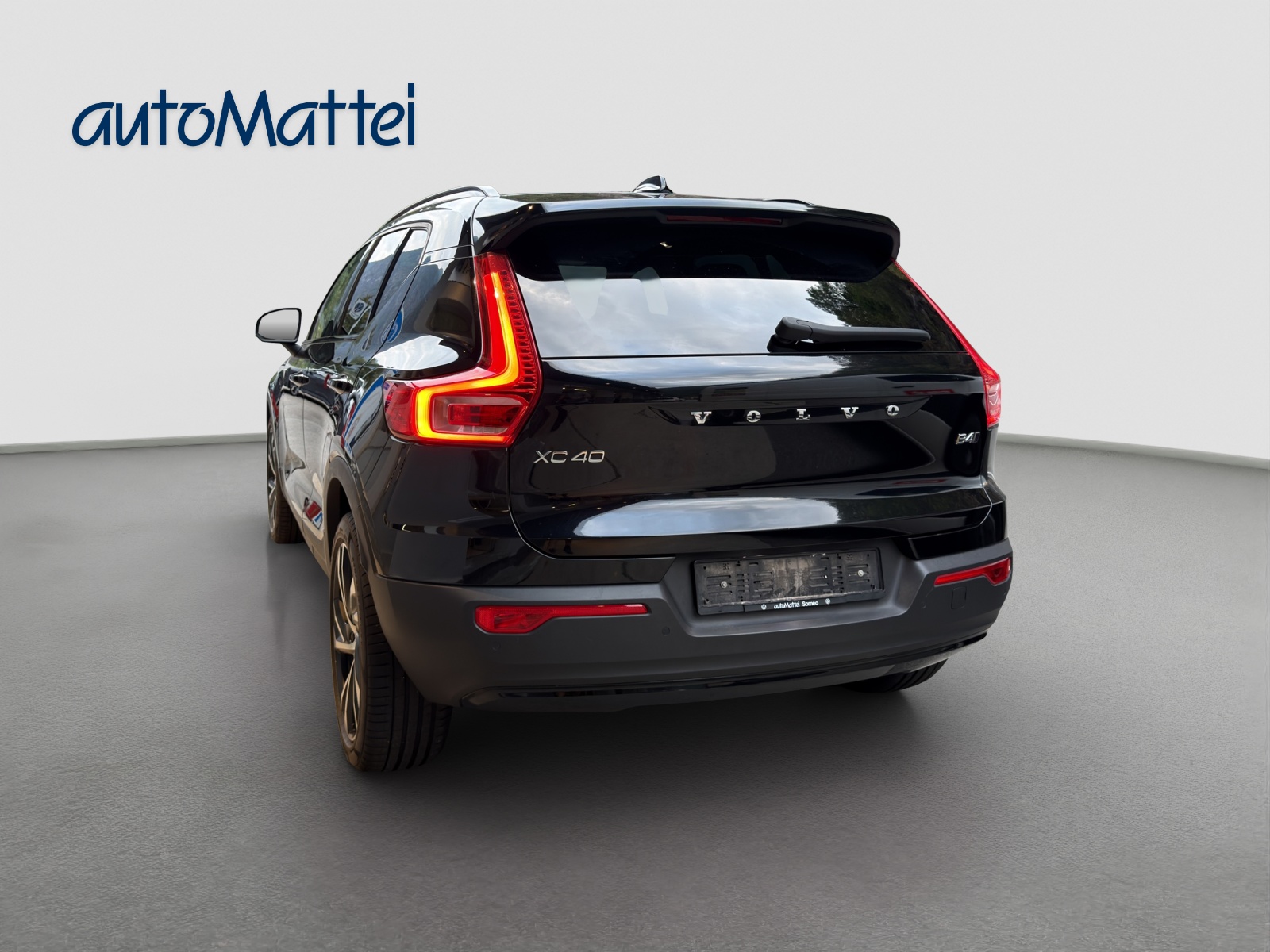VOLVO XC40 B4 Benzin Mild Hybrid AWD R-Design Geartronic-image-2