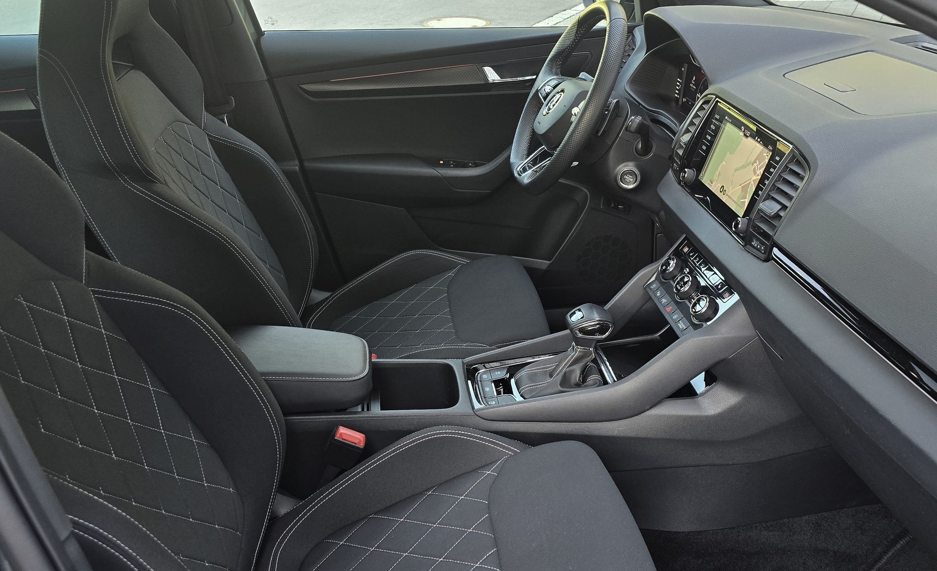SKODA Karoq 1.5 TSI SportLine DSG-image-10