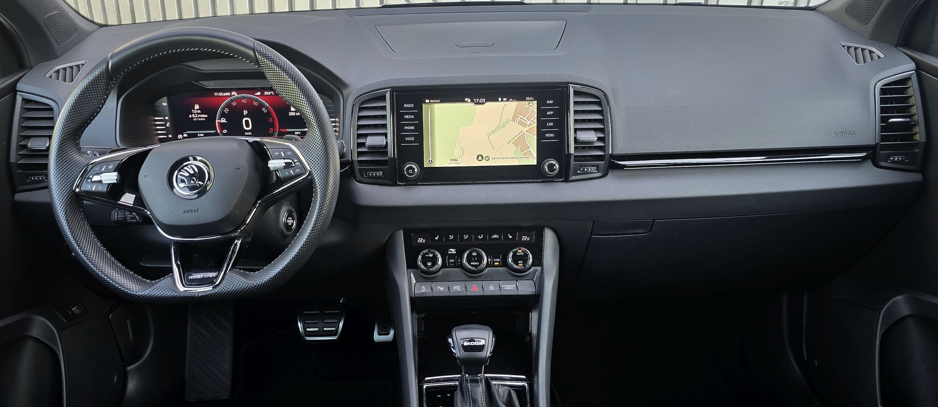 SKODA Karoq 1.5 TSI SportLine DSG-image-9