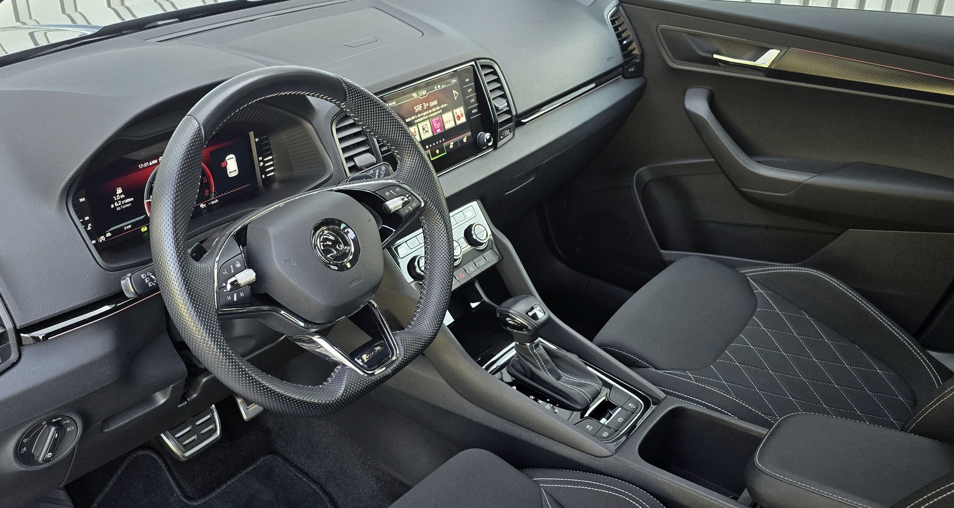 SKODA Karoq 1.5 TSI SportLine DSG-image-8