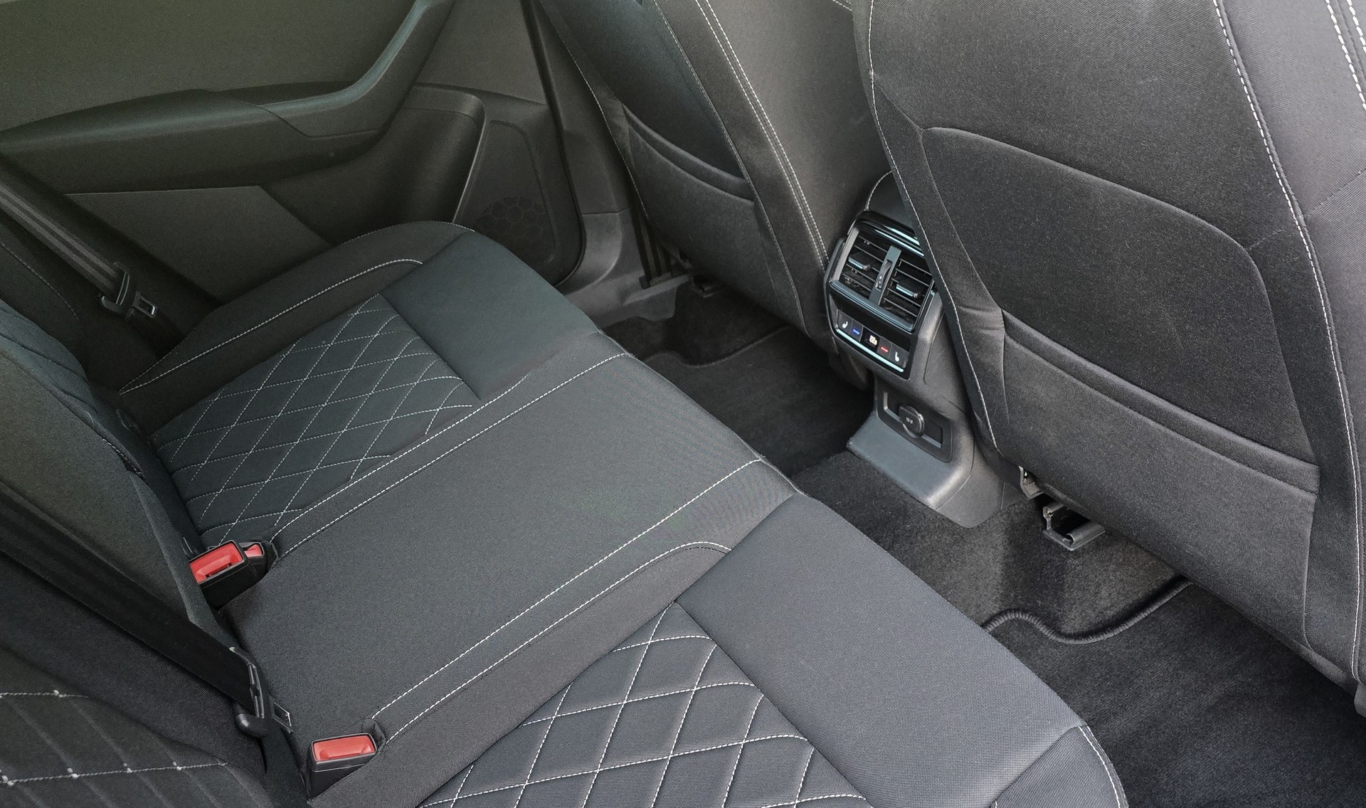 SKODA Karoq 1.5 TSI SportLine DSG-image-11