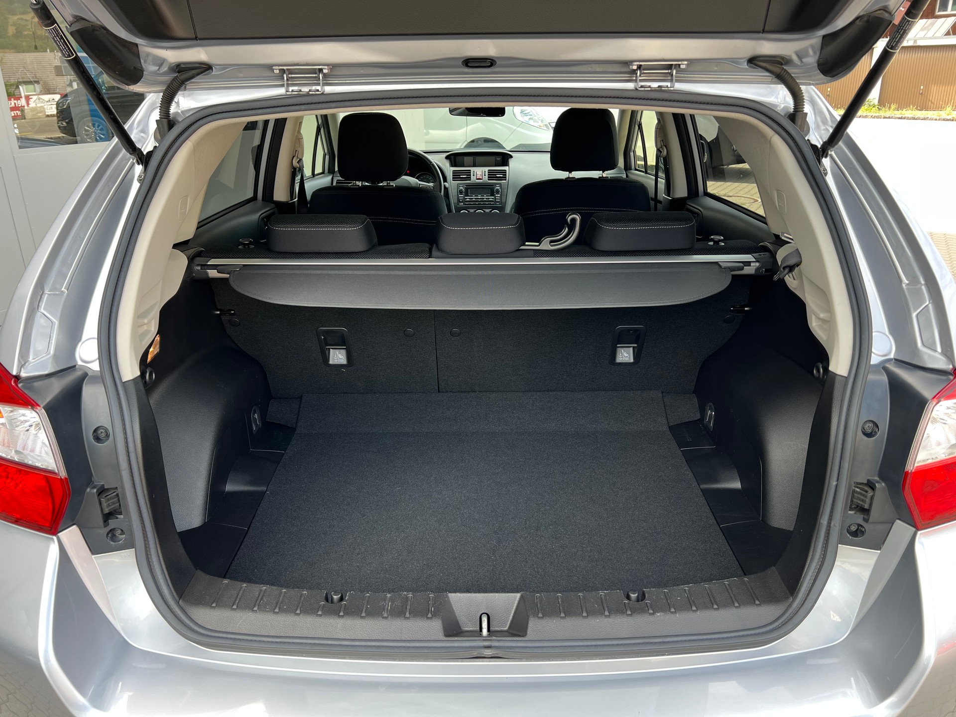 SUBARU XV 2.0 Swiss Two AWD CVT-image-3