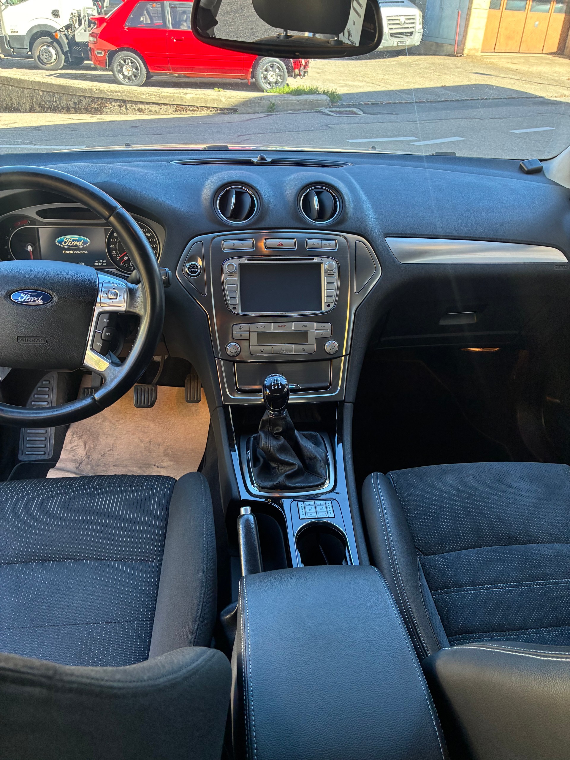 FORD Mondeo 2.0i 16V Titanium-image-4