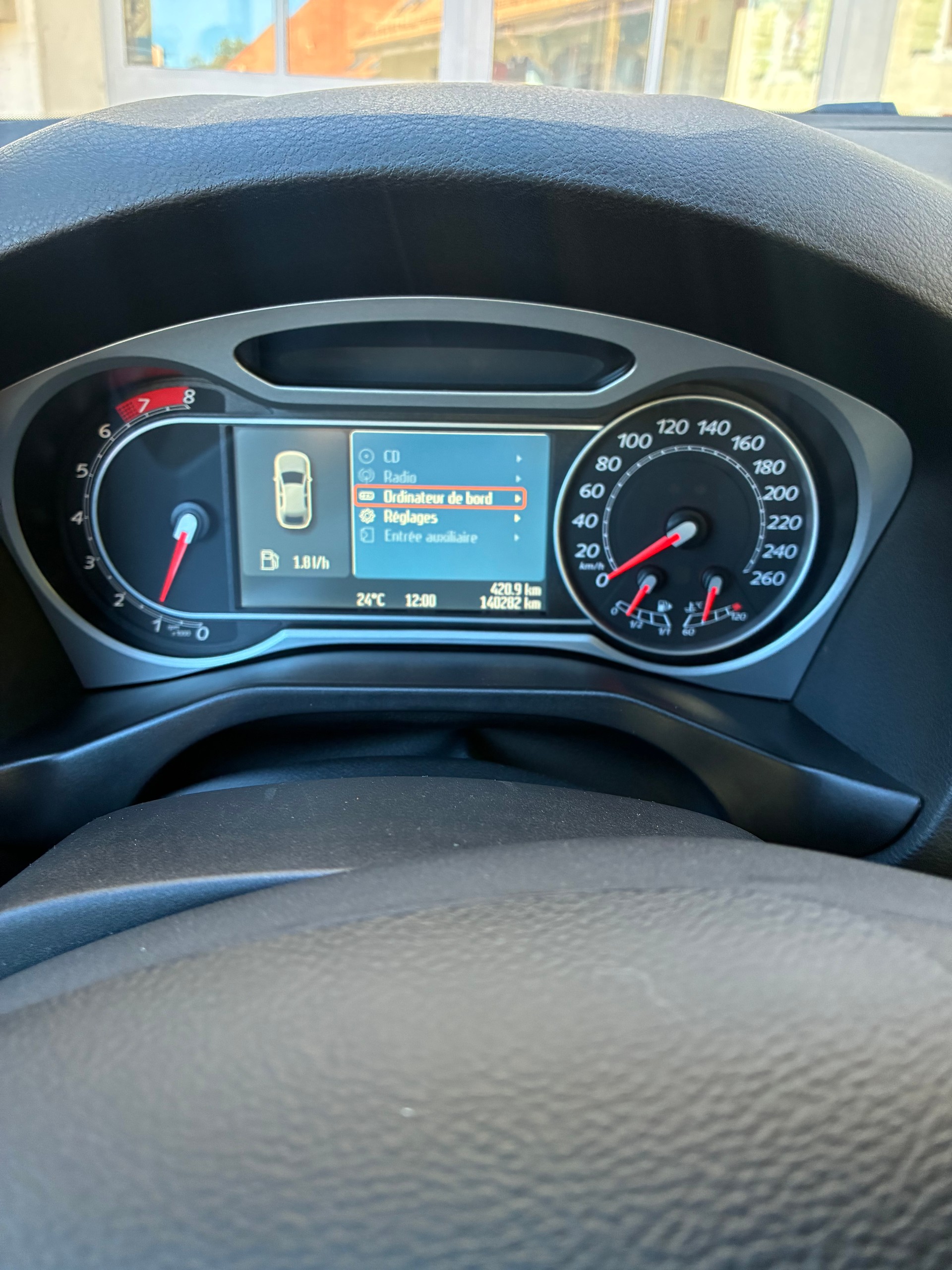 FORD Mondeo 2.0i 16V Titanium-image-6